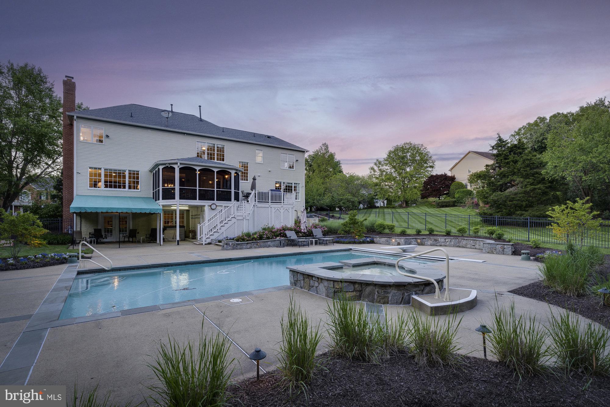 HUNTING HILLS - Residential