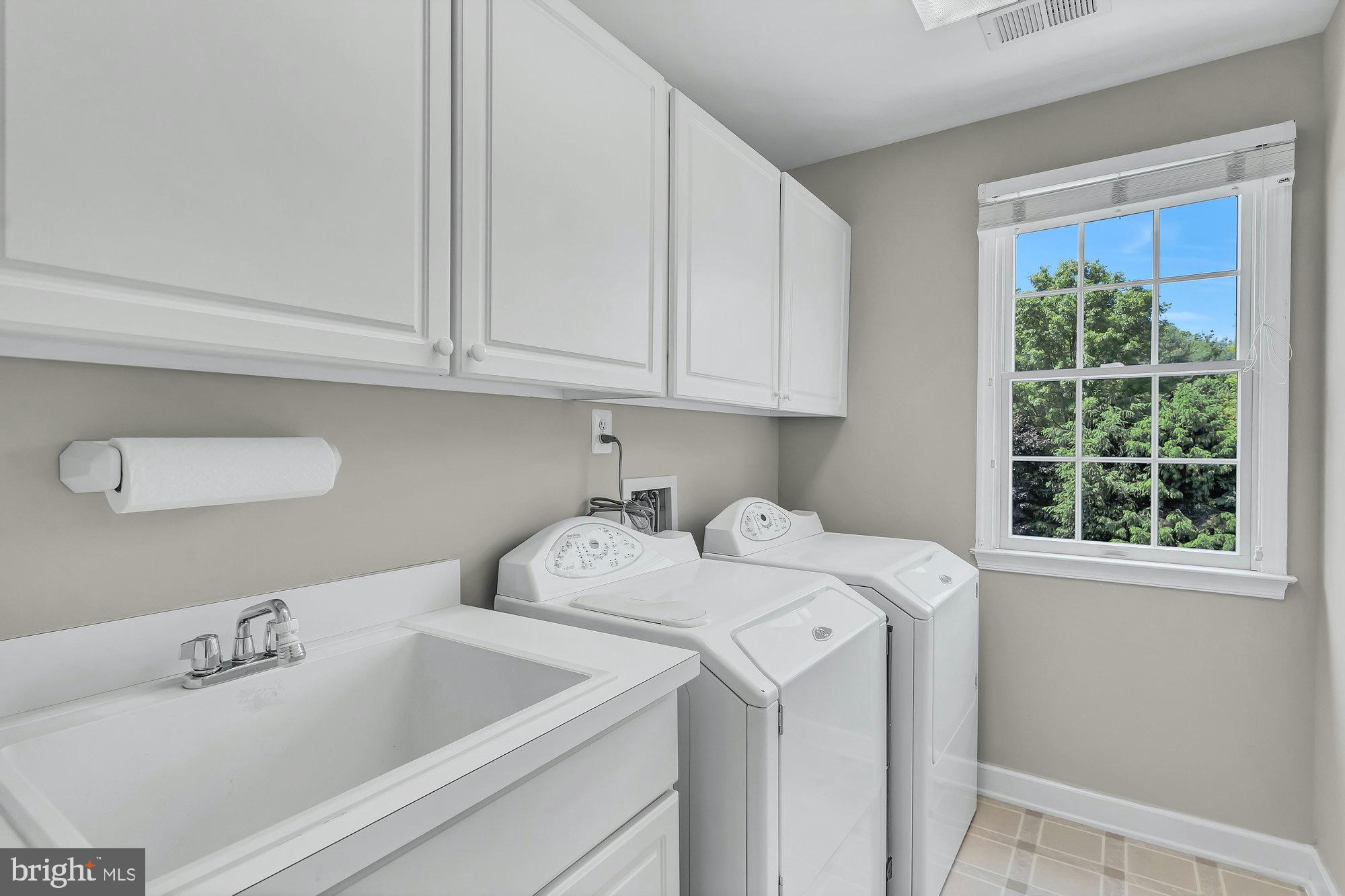 HUNTING HILLS - Residential