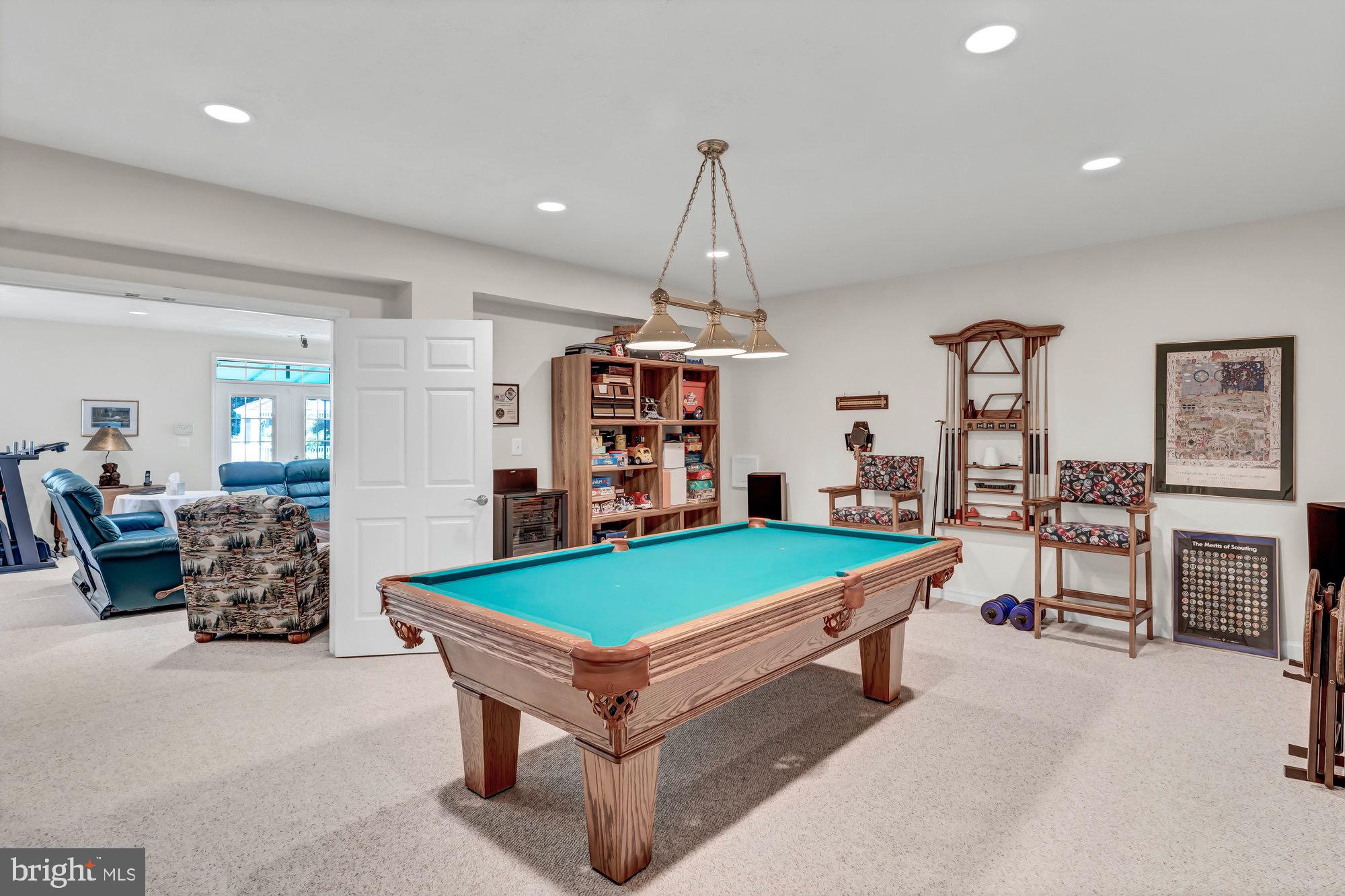 HUNTING HILLS - Residential