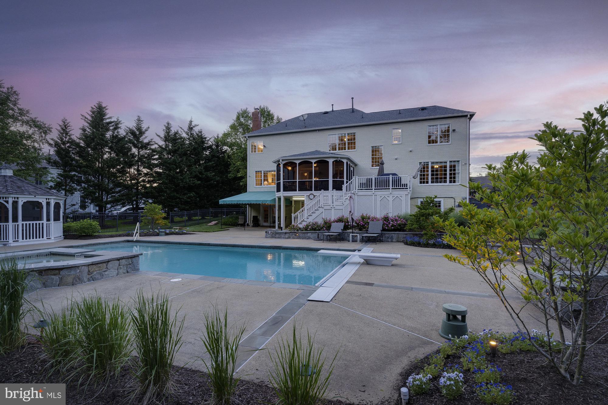 HUNTING HILLS - Residential