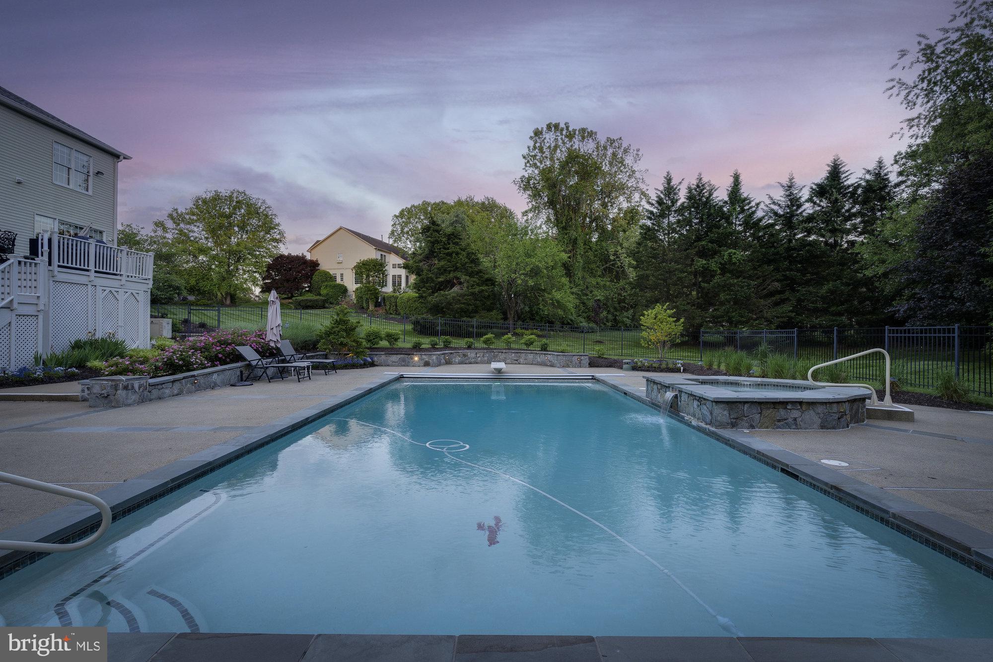 HUNTING HILLS - Residential