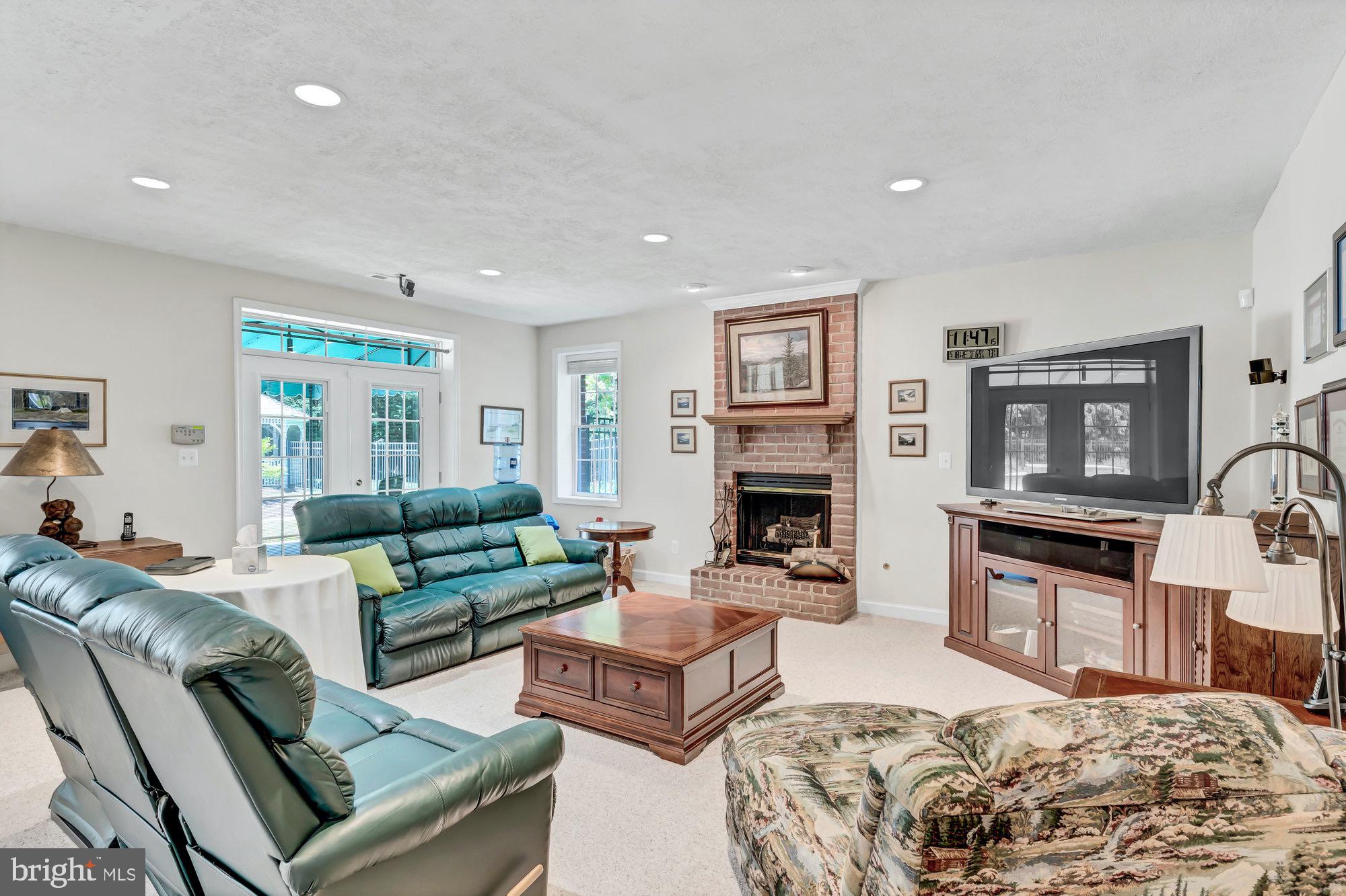 HUNTING HILLS - Residential