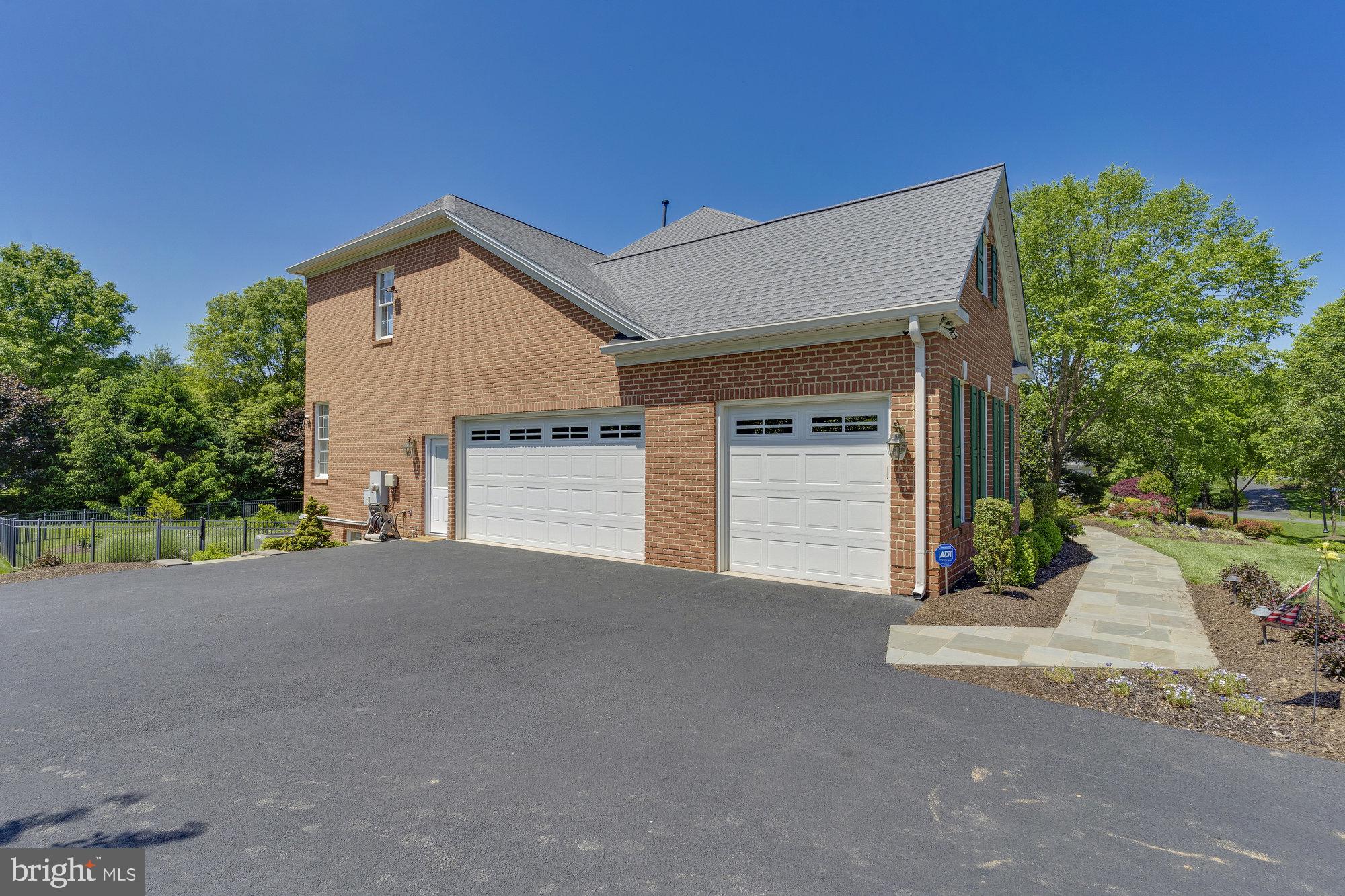 HUNTING HILLS - Residential