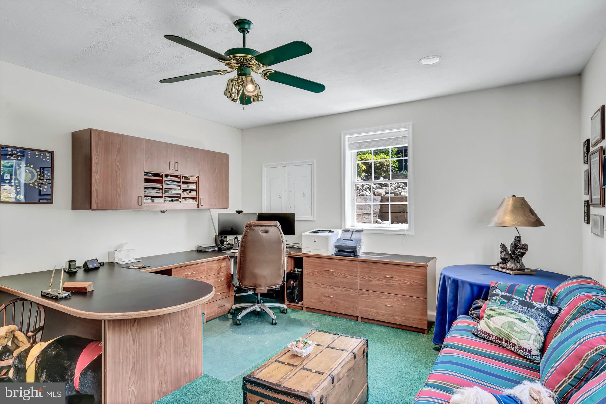 HUNTING HILLS - Residential