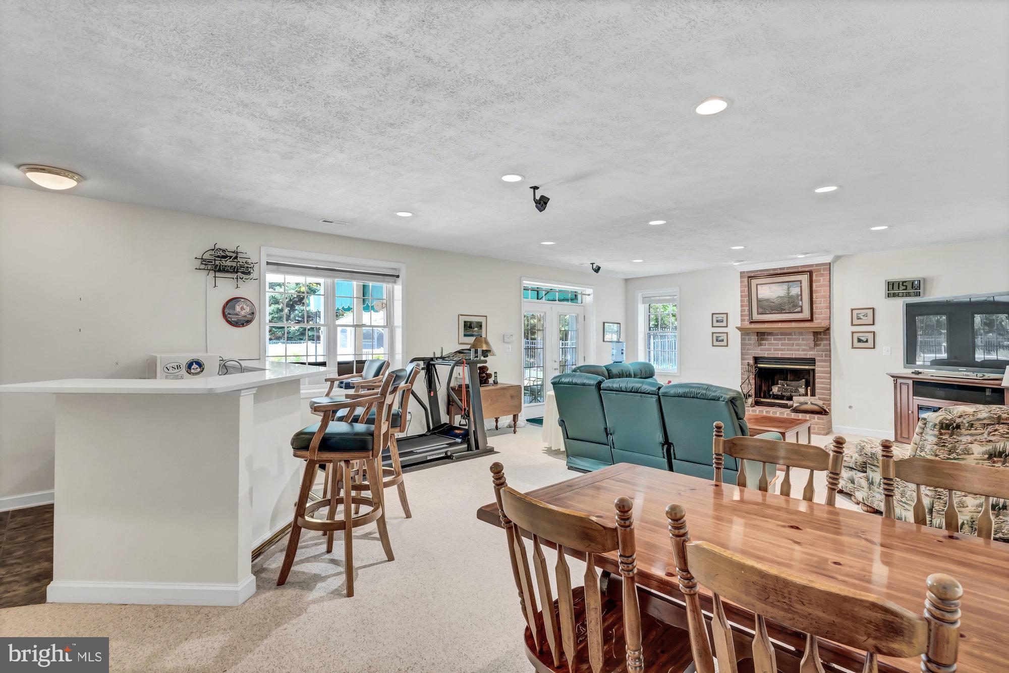 HUNTING HILLS - Residential