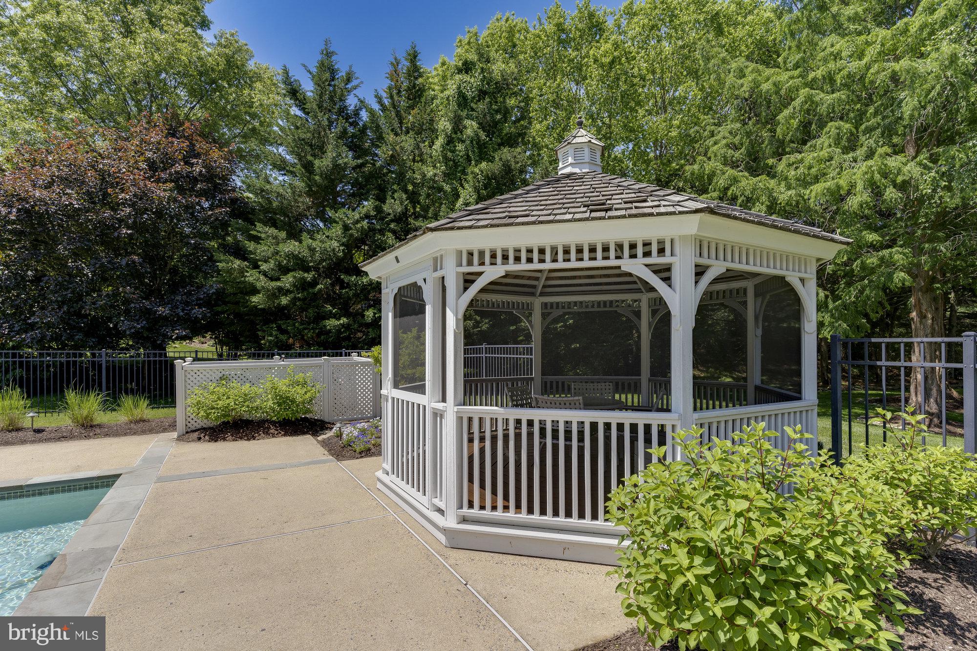 HUNTING HILLS - Residential