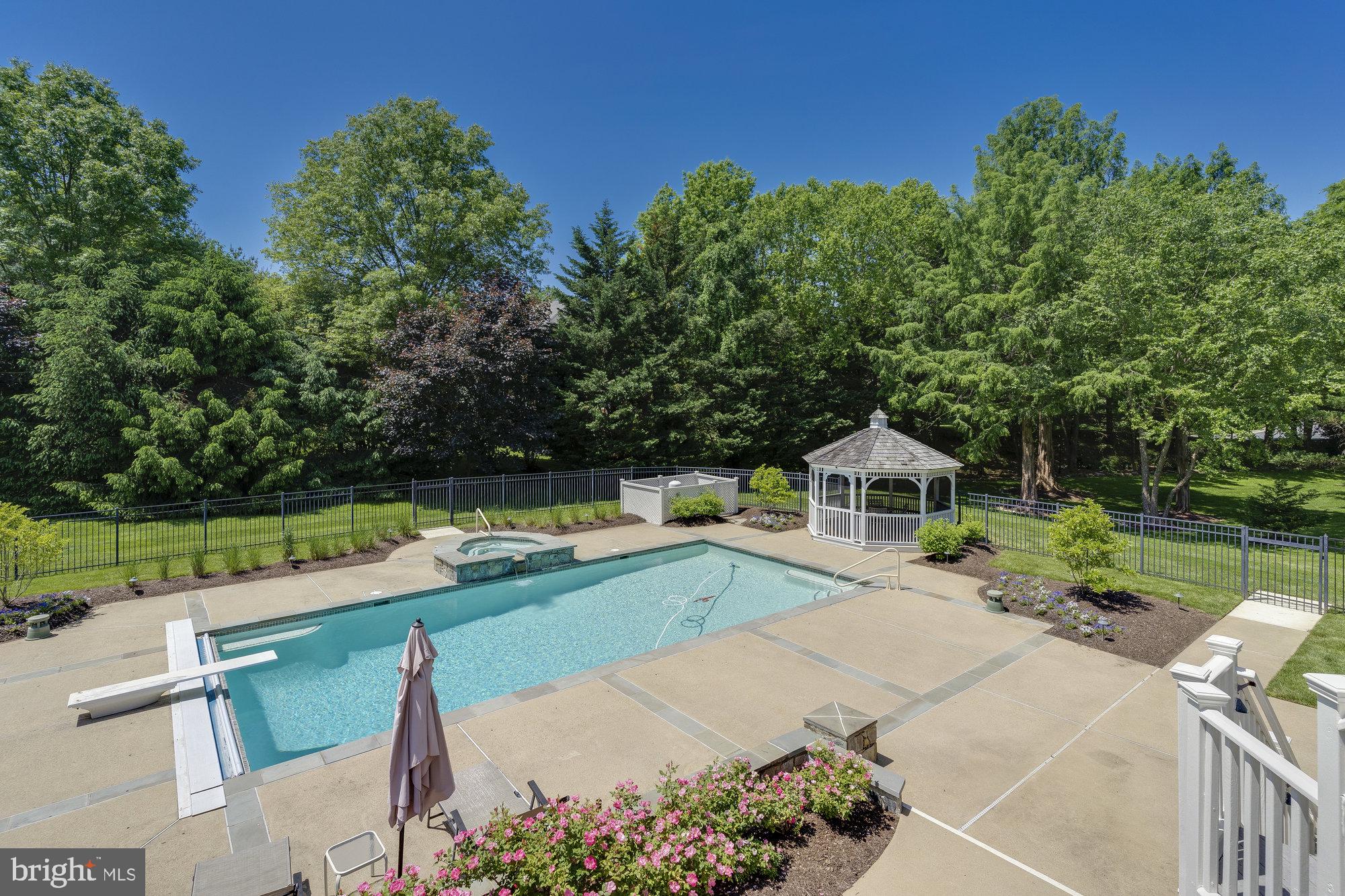 HUNTING HILLS - Residential