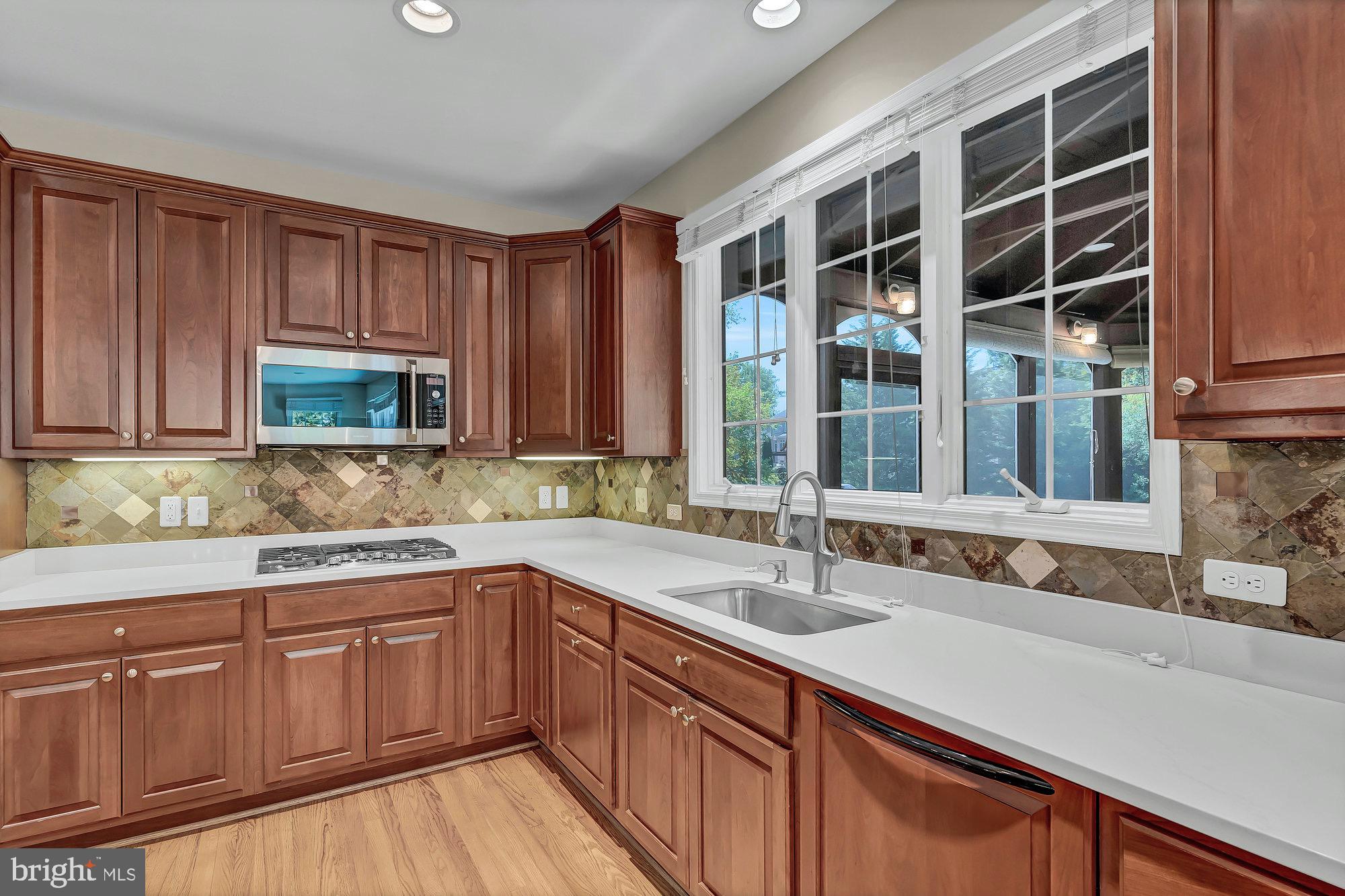 HUNTING HILLS - Residential