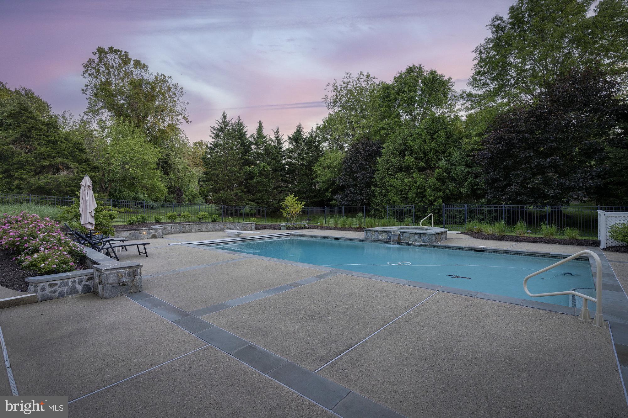 HUNTING HILLS - Residential