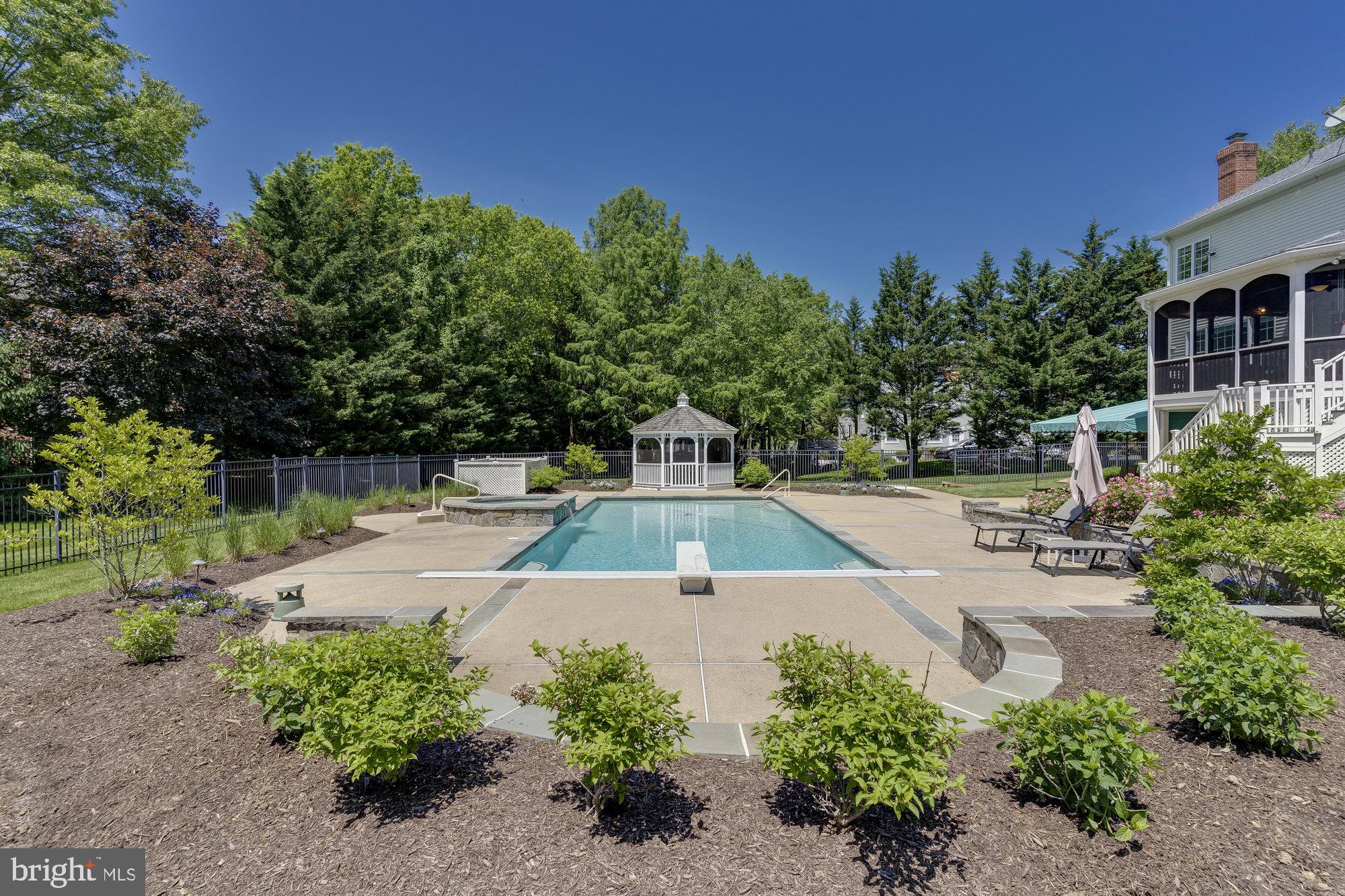 HUNTING HILLS - Residential