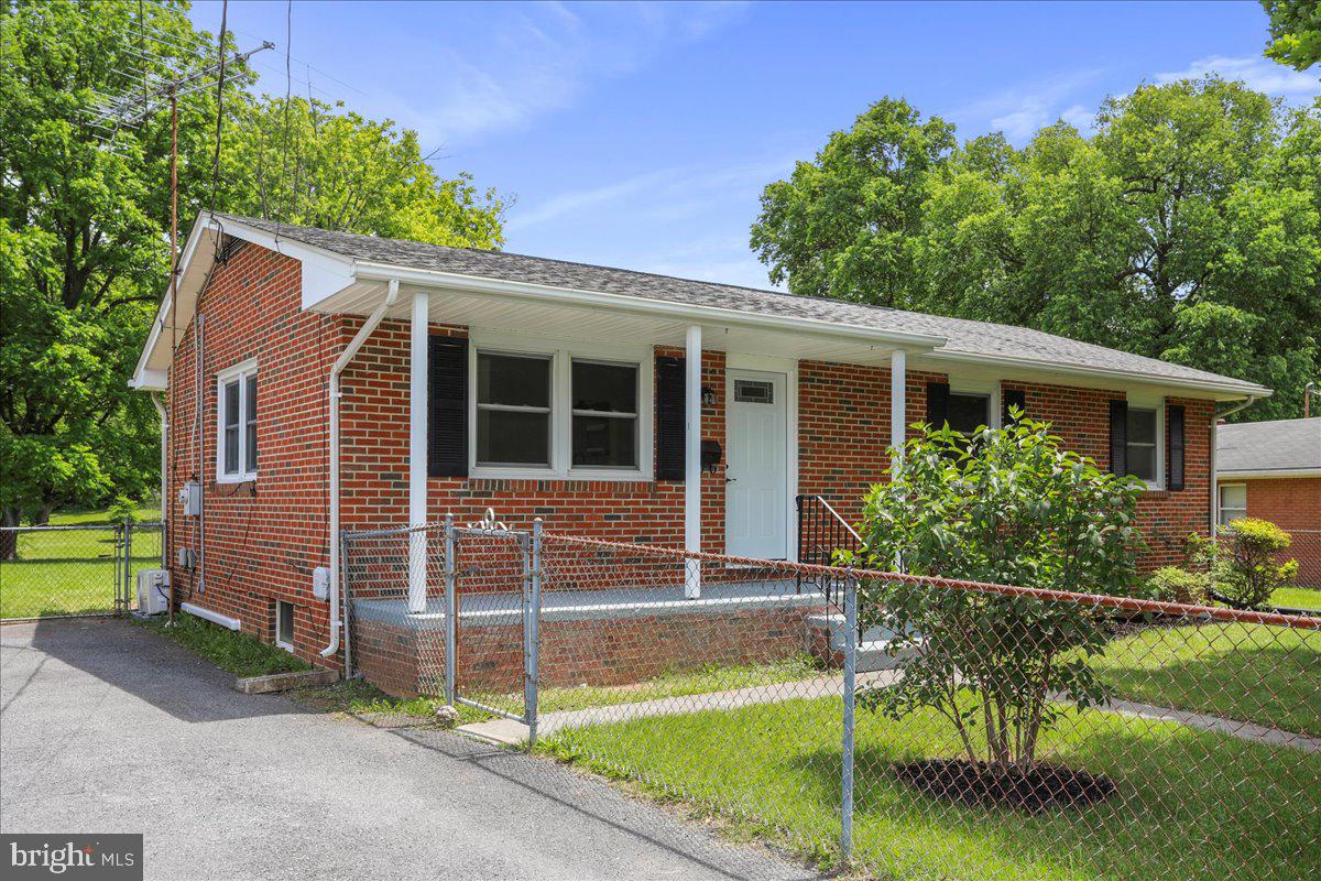 12 MONTAGUE CIRCLE