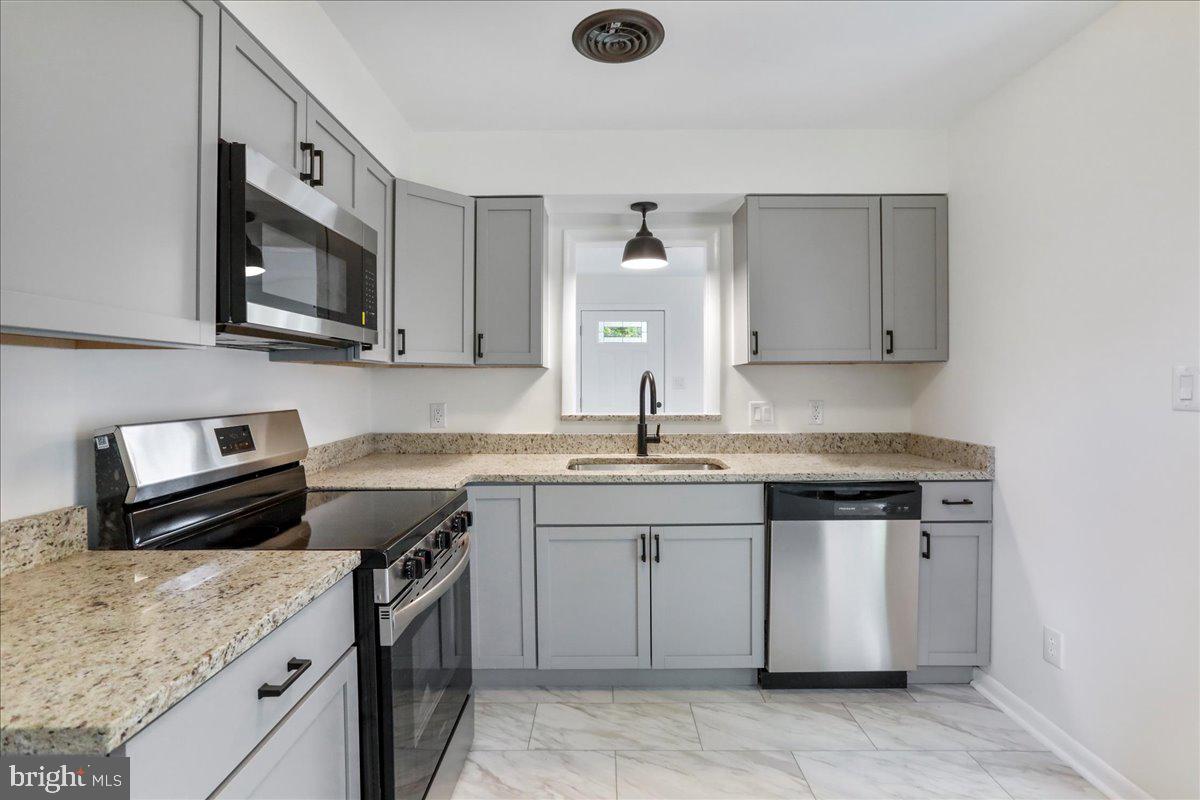 12 MONTAGUE CIRCLE
