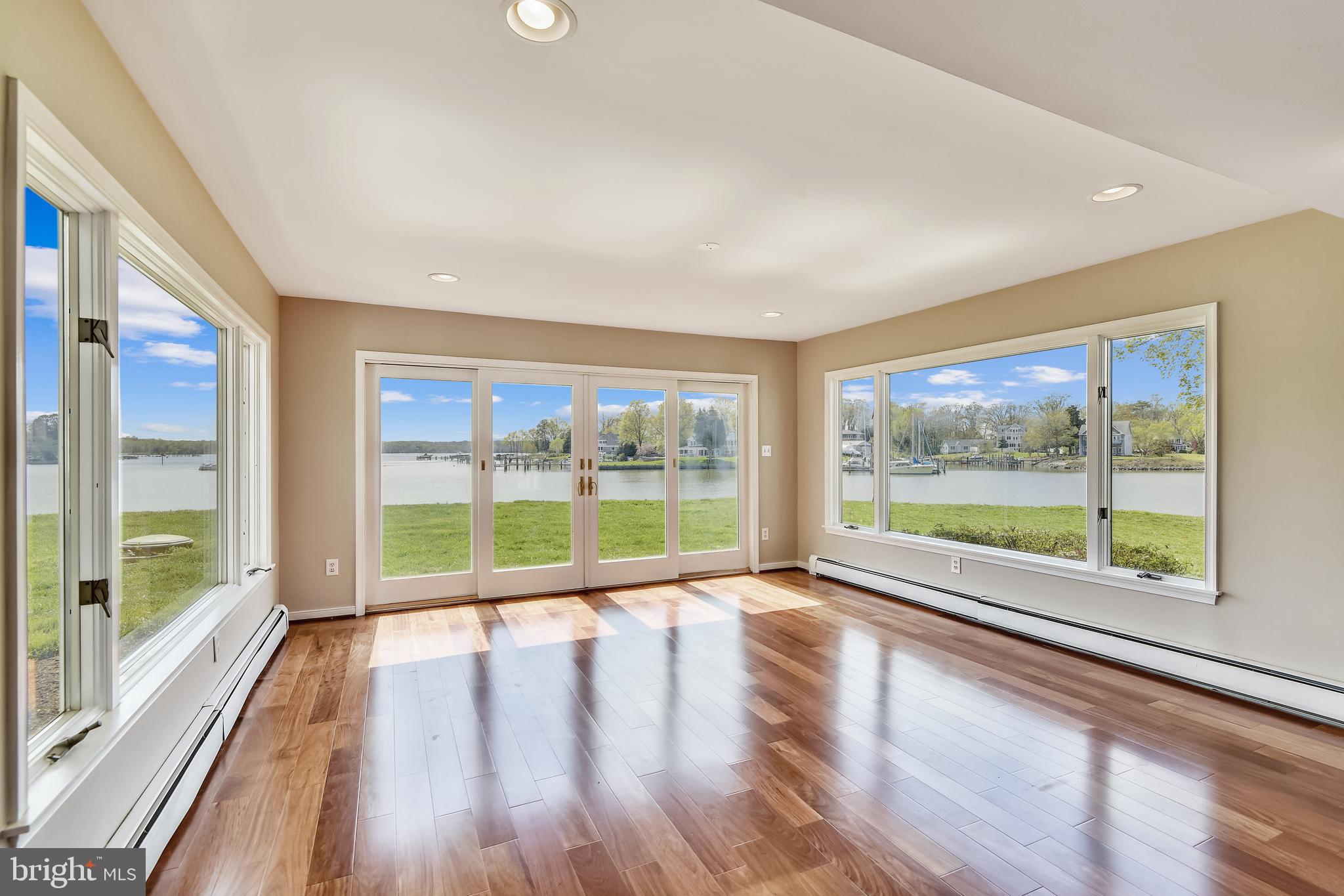 EDGEWATER - Residential