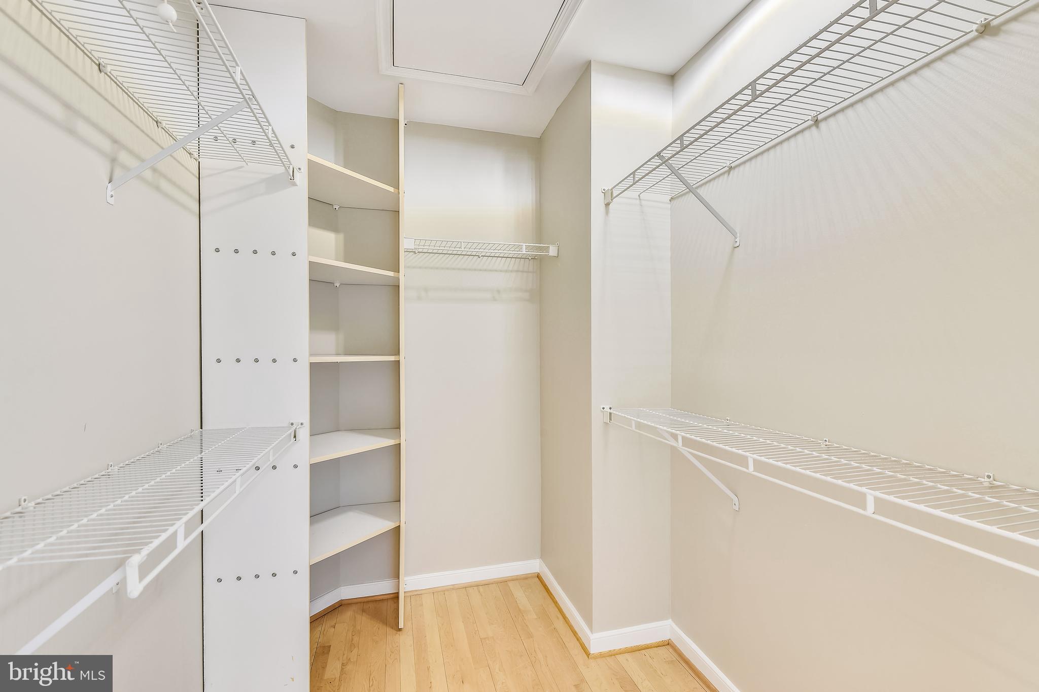 EDGEWATER - Residential