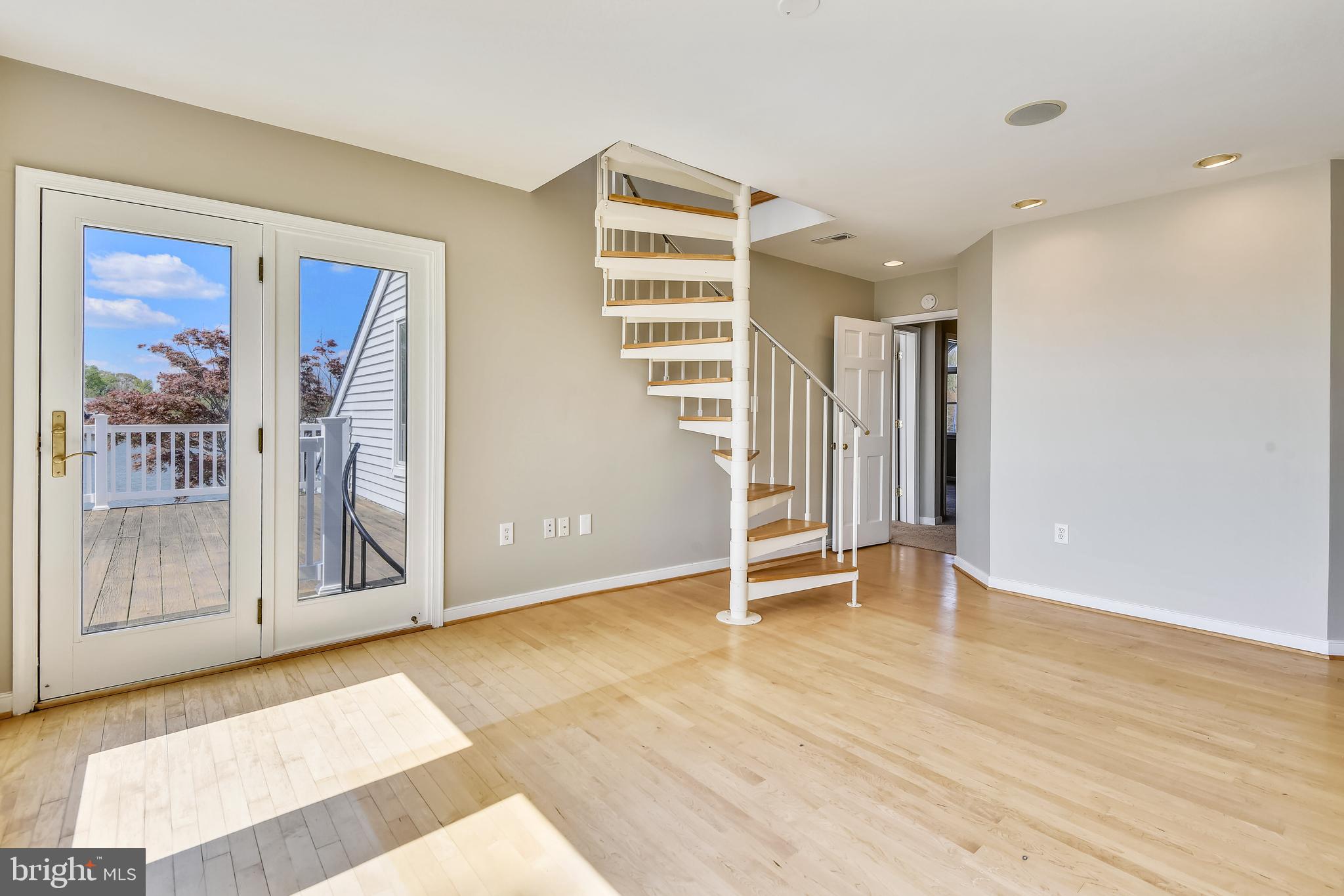 EDGEWATER - Residential