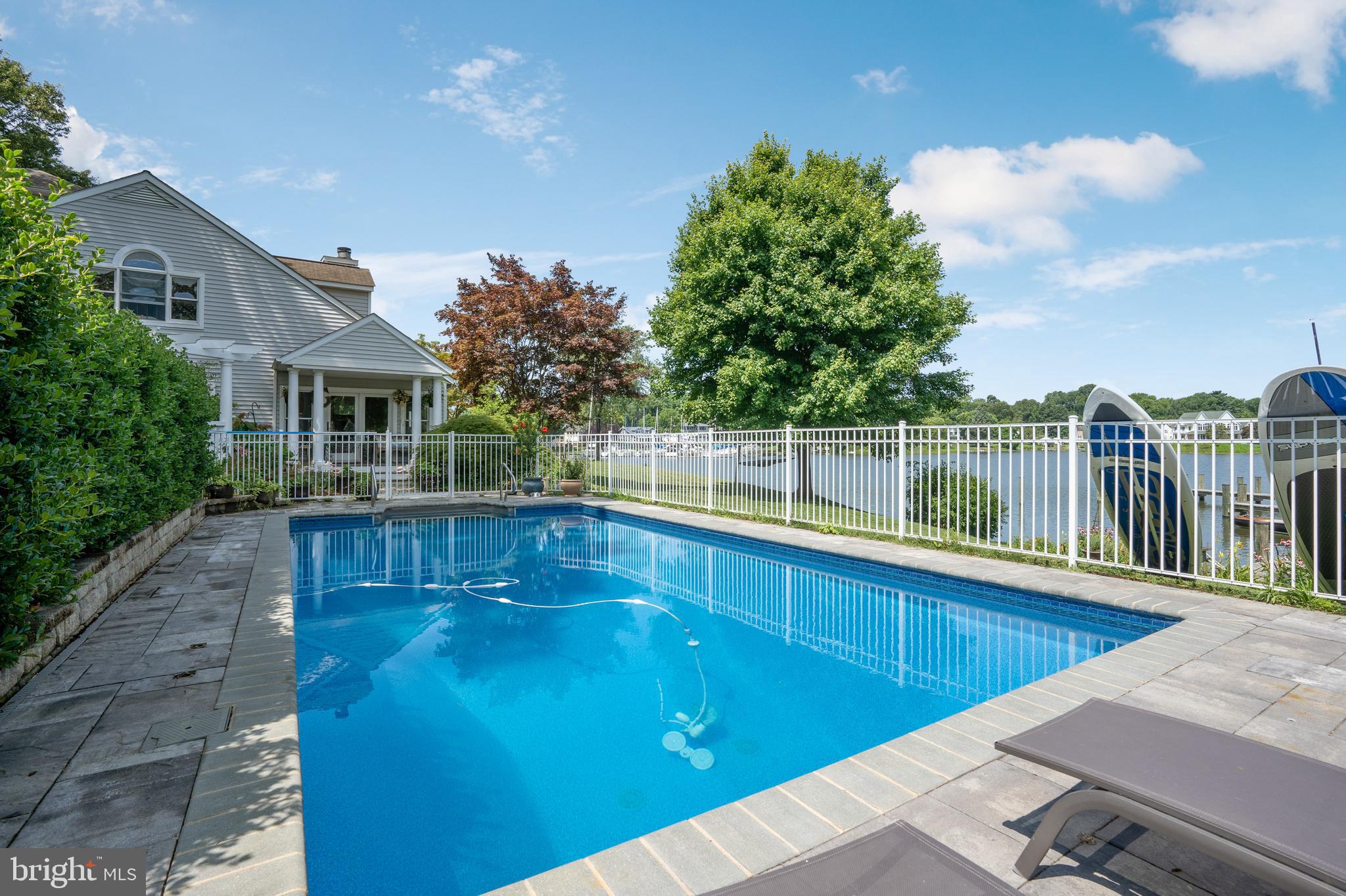 EDGEWATER - Residential