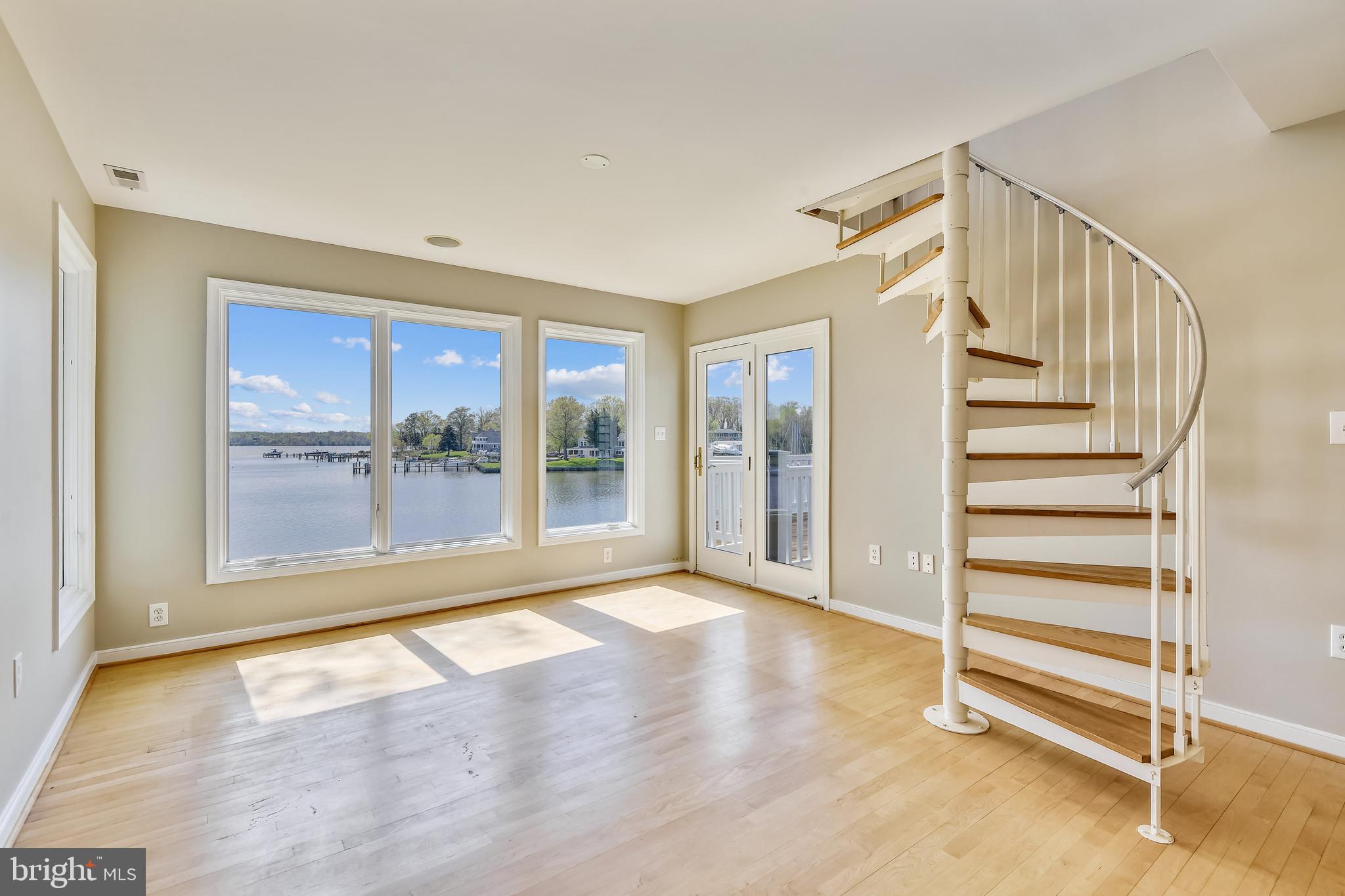 EDGEWATER - Residential