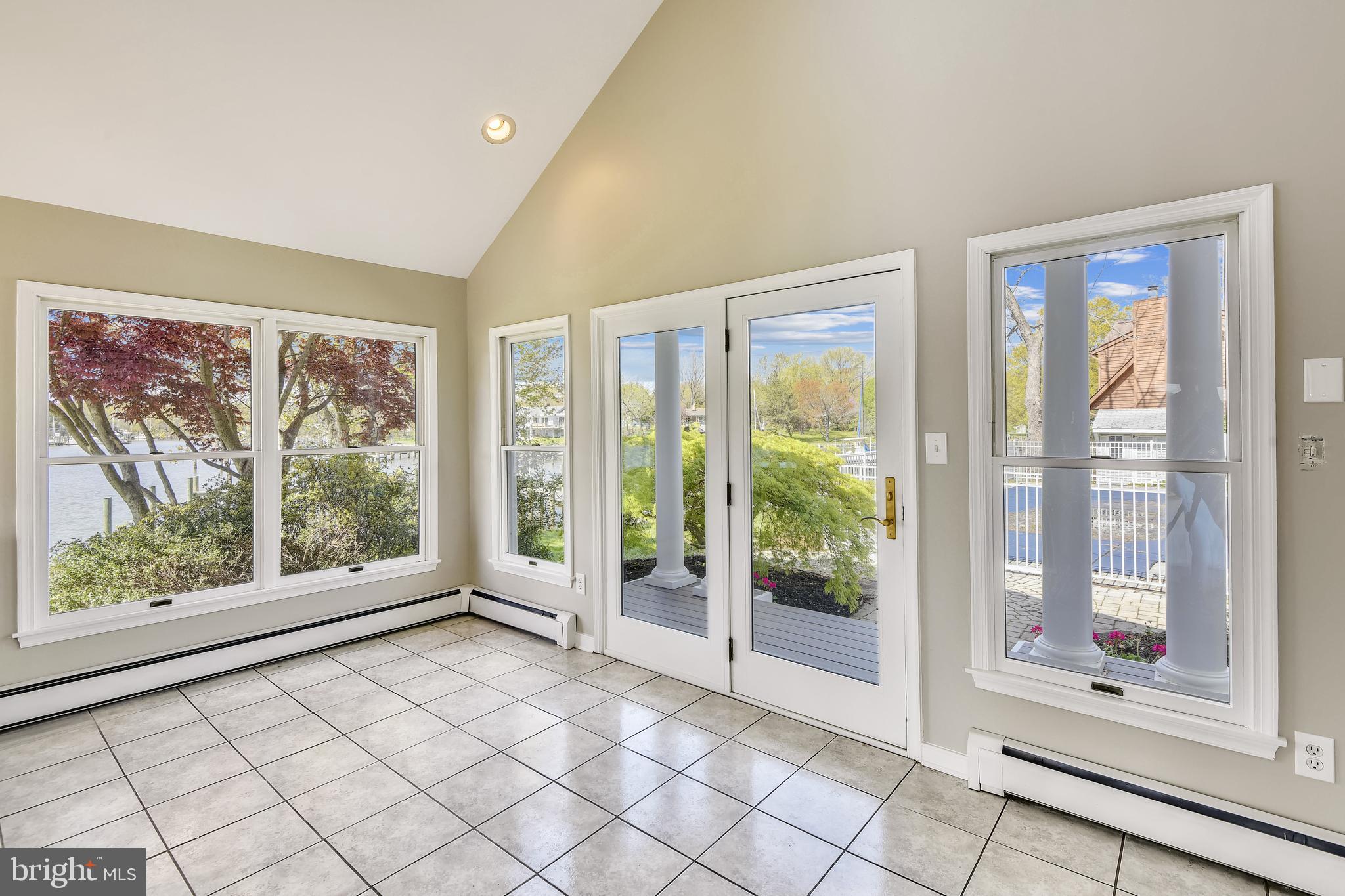 EDGEWATER - Residential