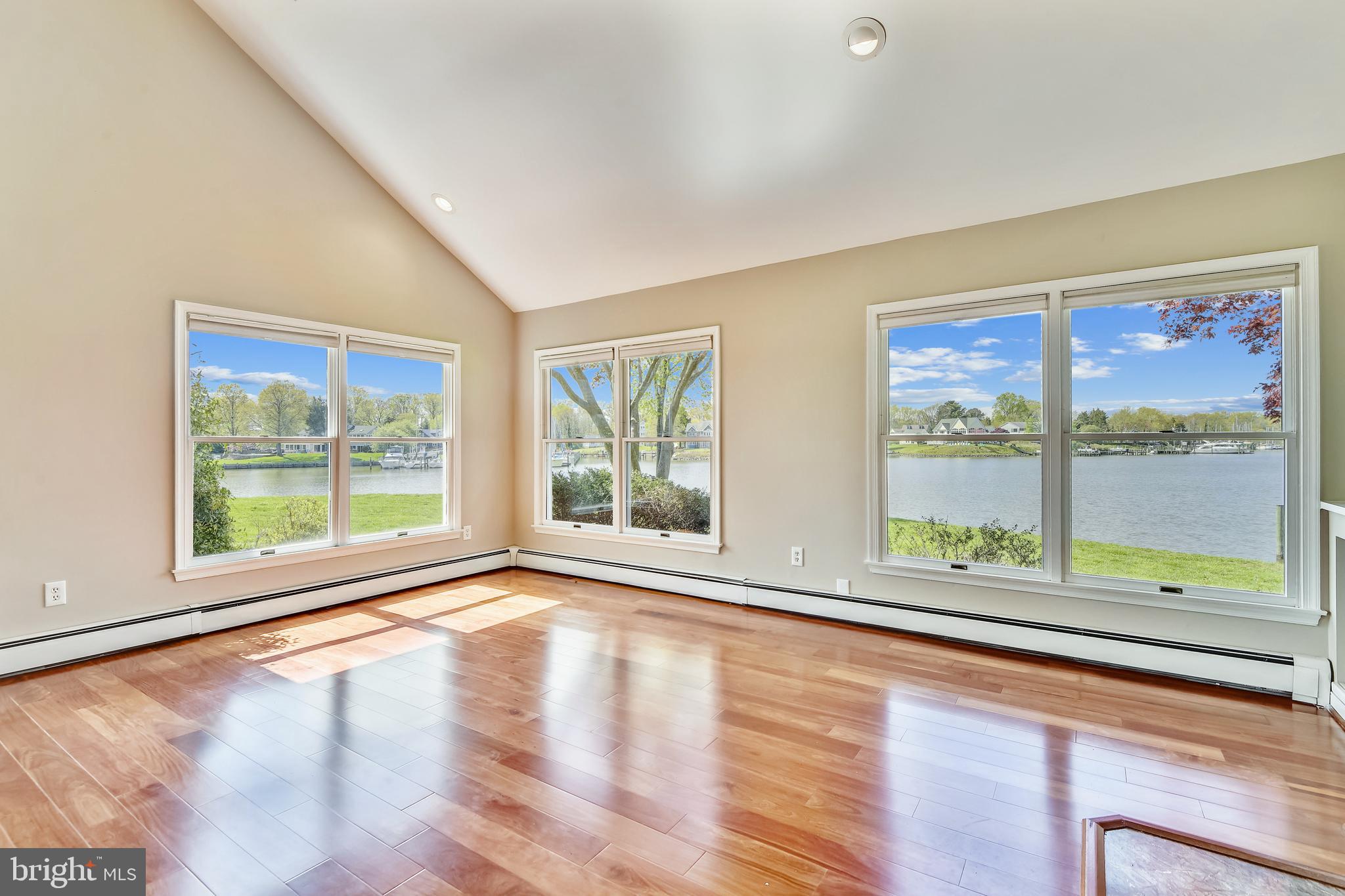 EDGEWATER - Residential