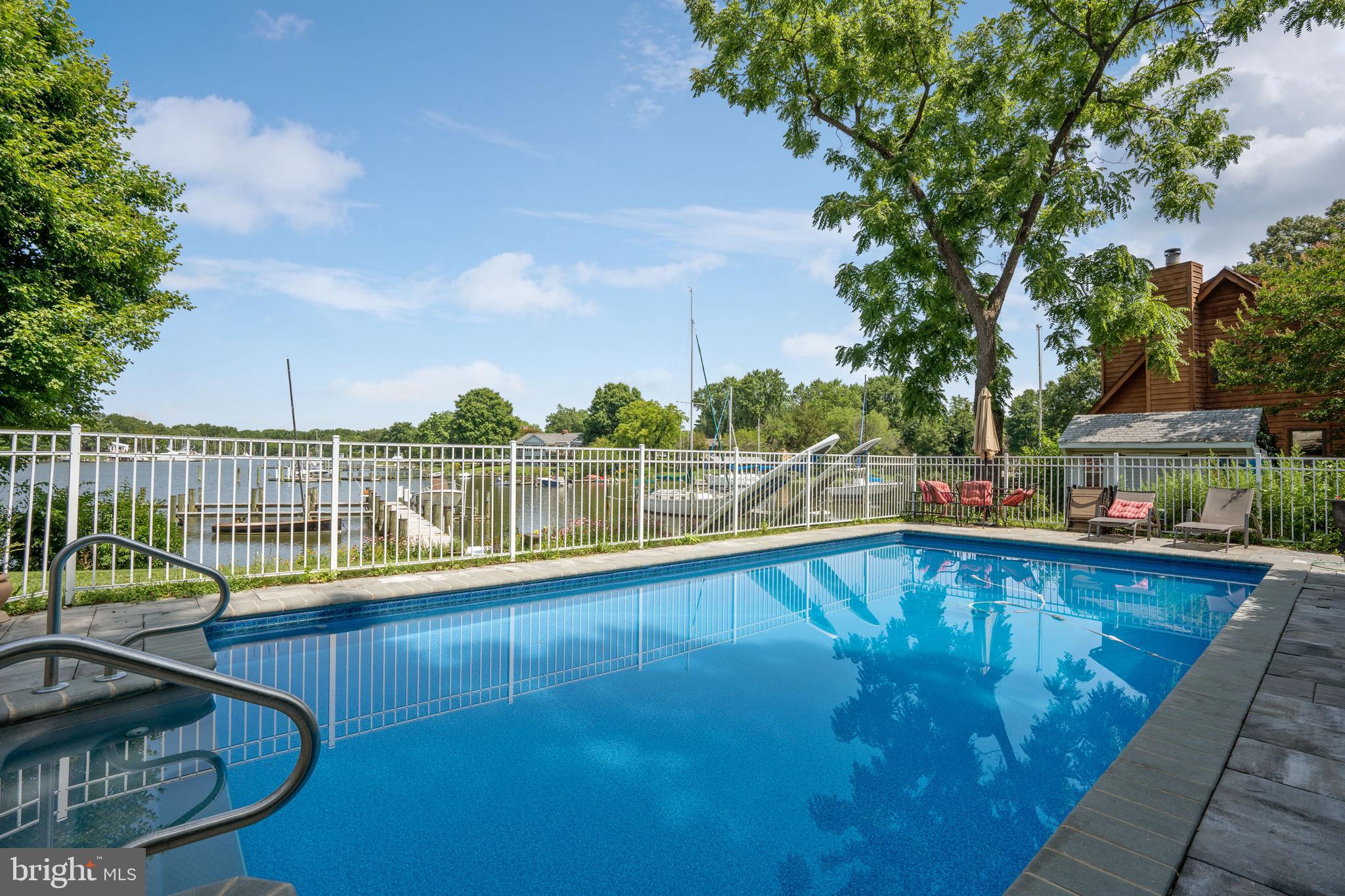 EDGEWATER - Residential