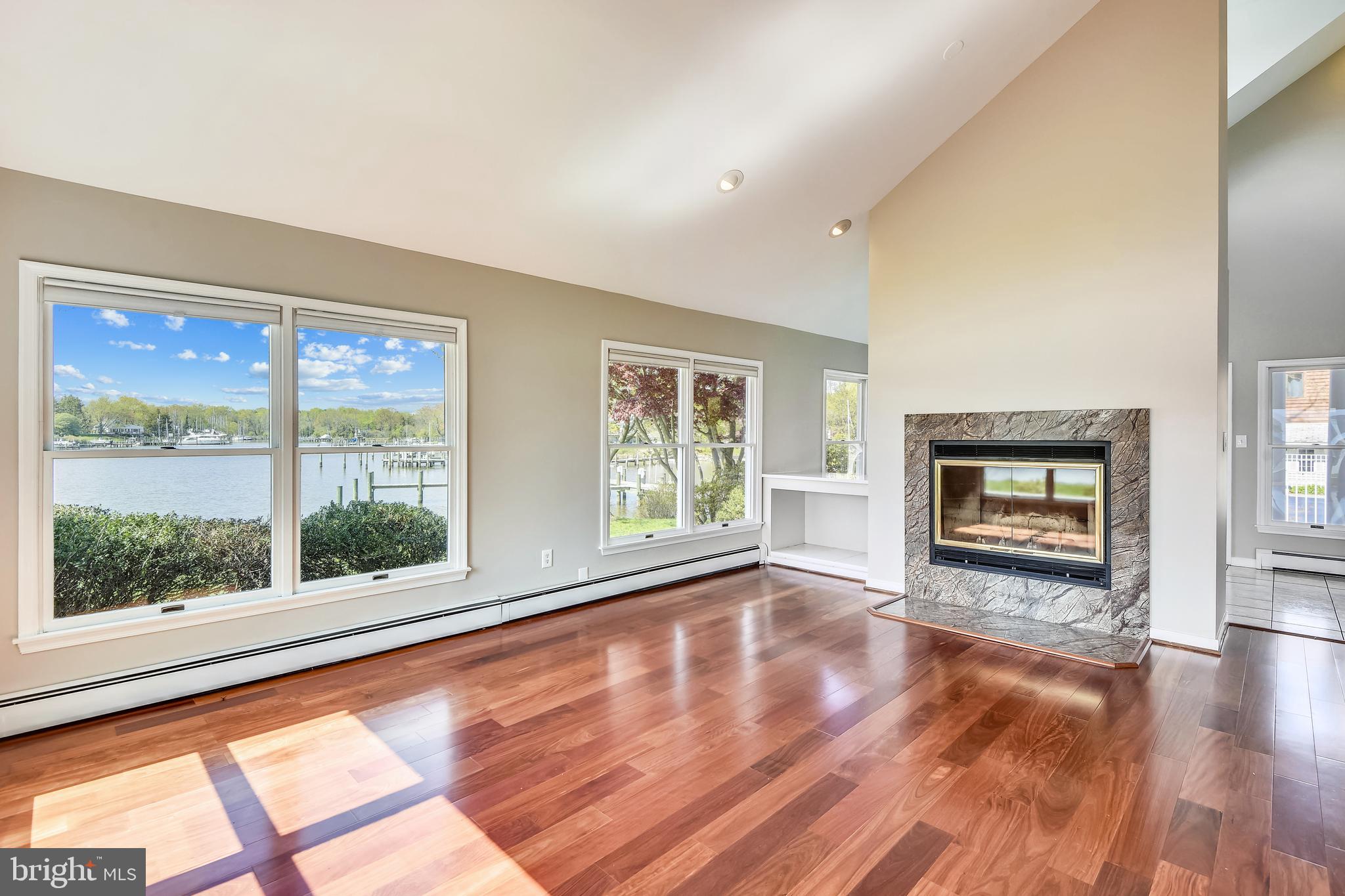 EDGEWATER - Residential