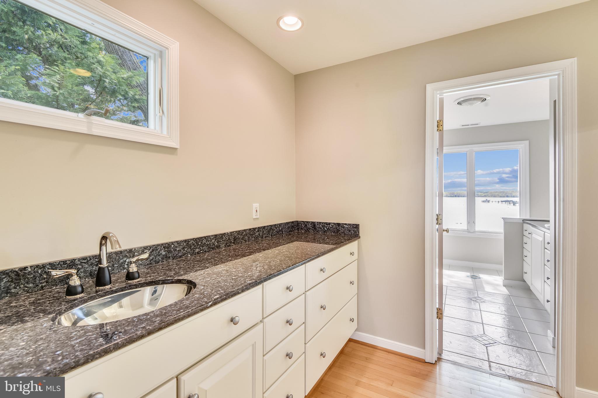 EDGEWATER - Residential