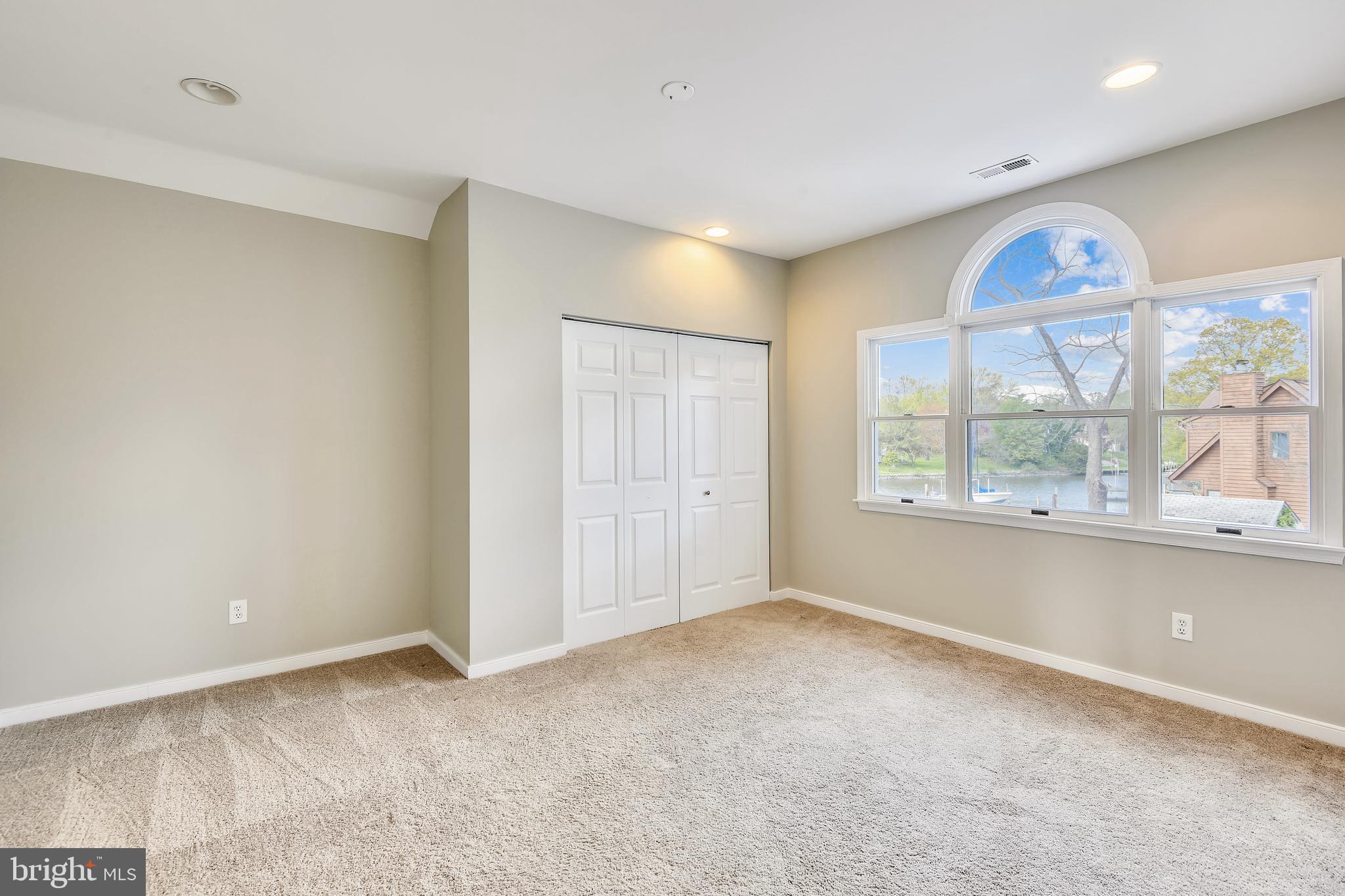 EDGEWATER - Residential