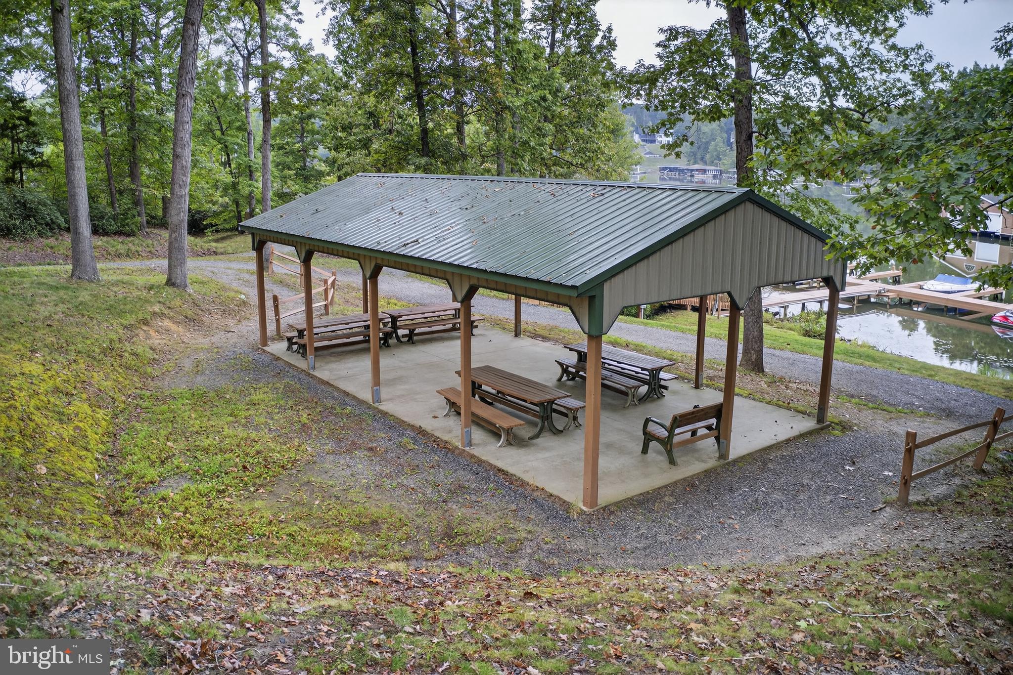 PINE HARBOUR - Residential