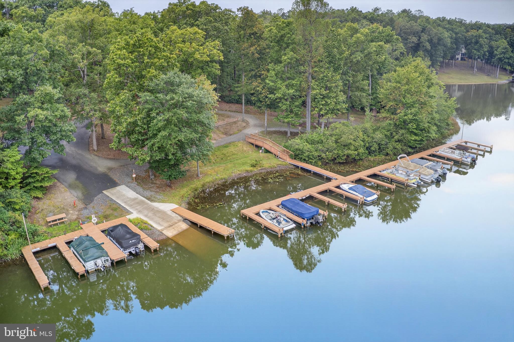 PINE HARBOUR - Residential