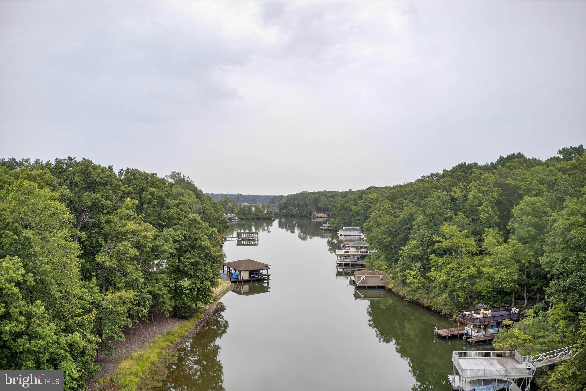 PINE HARBOUR - Residential
