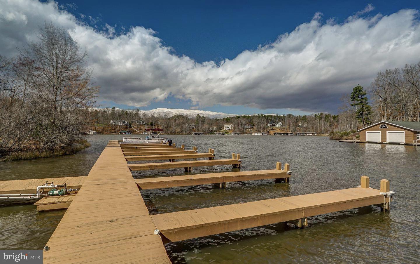 PINE HARBOUR - Residential