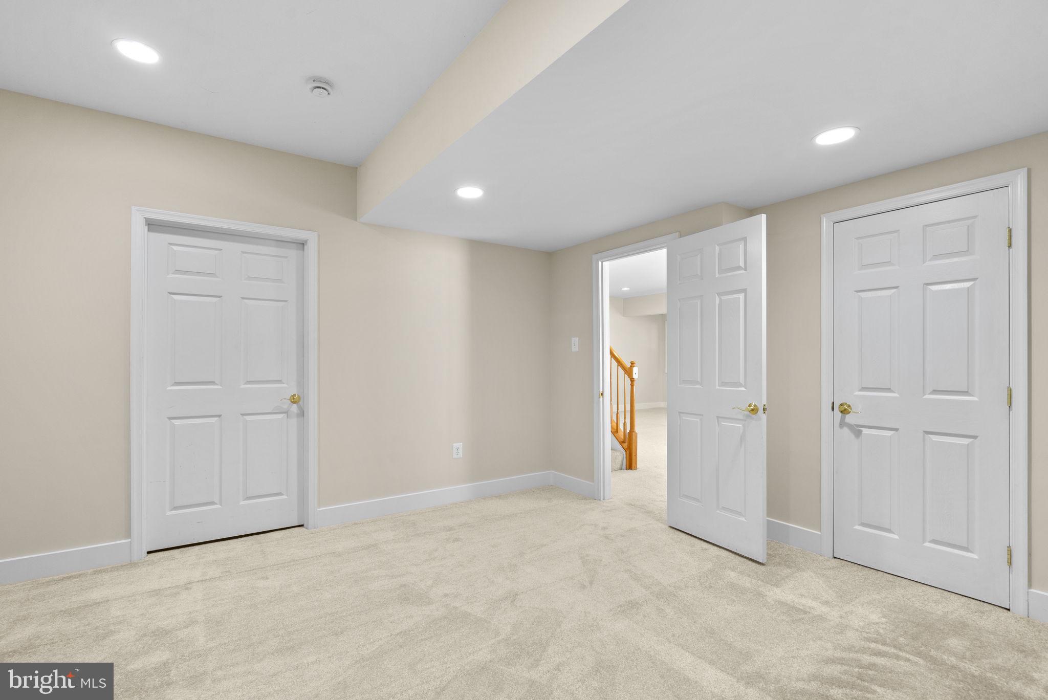 WINDSOR HILLS - Residential