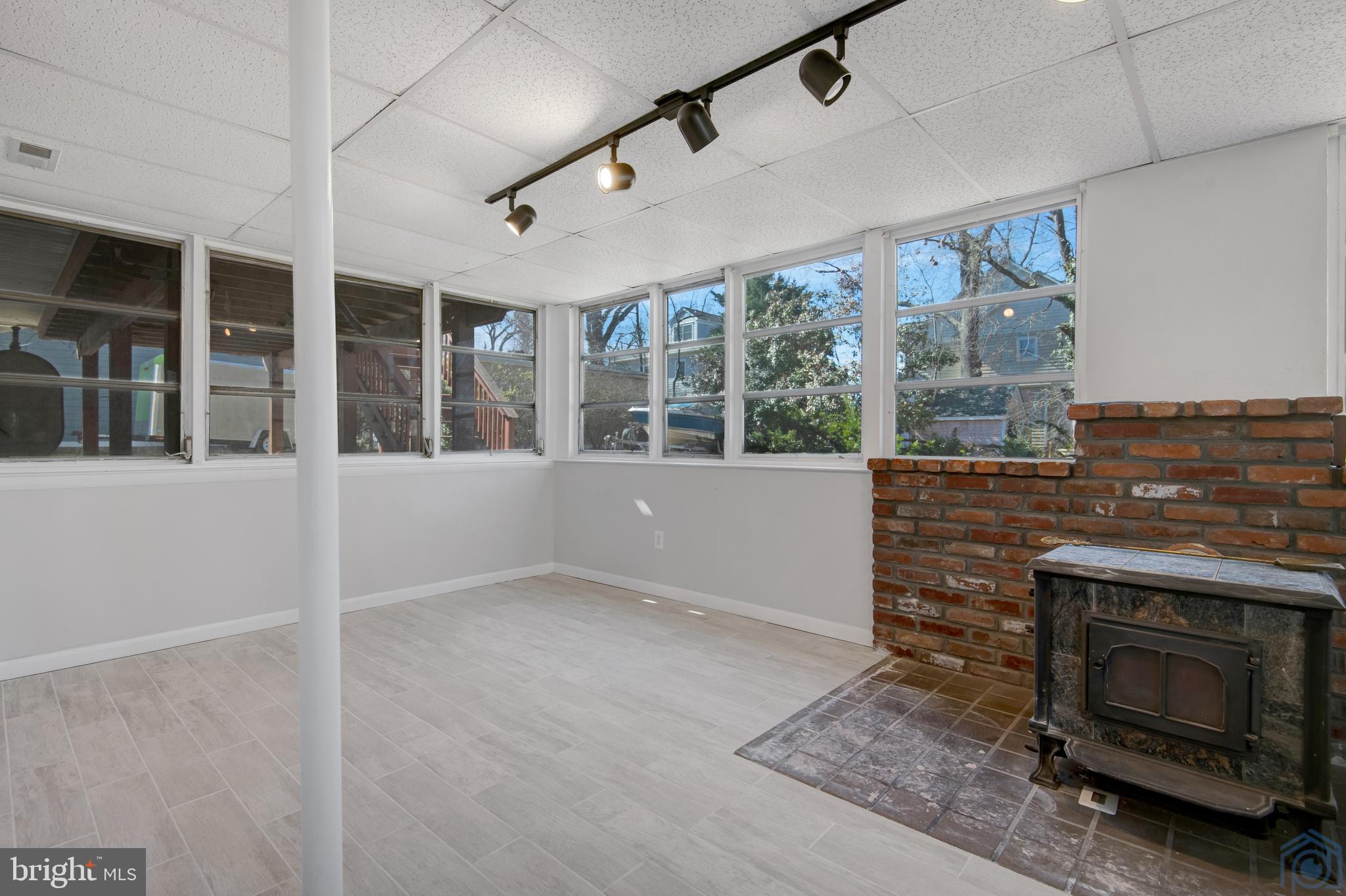 ARUNDEL ON THE BAY - Residential Lease