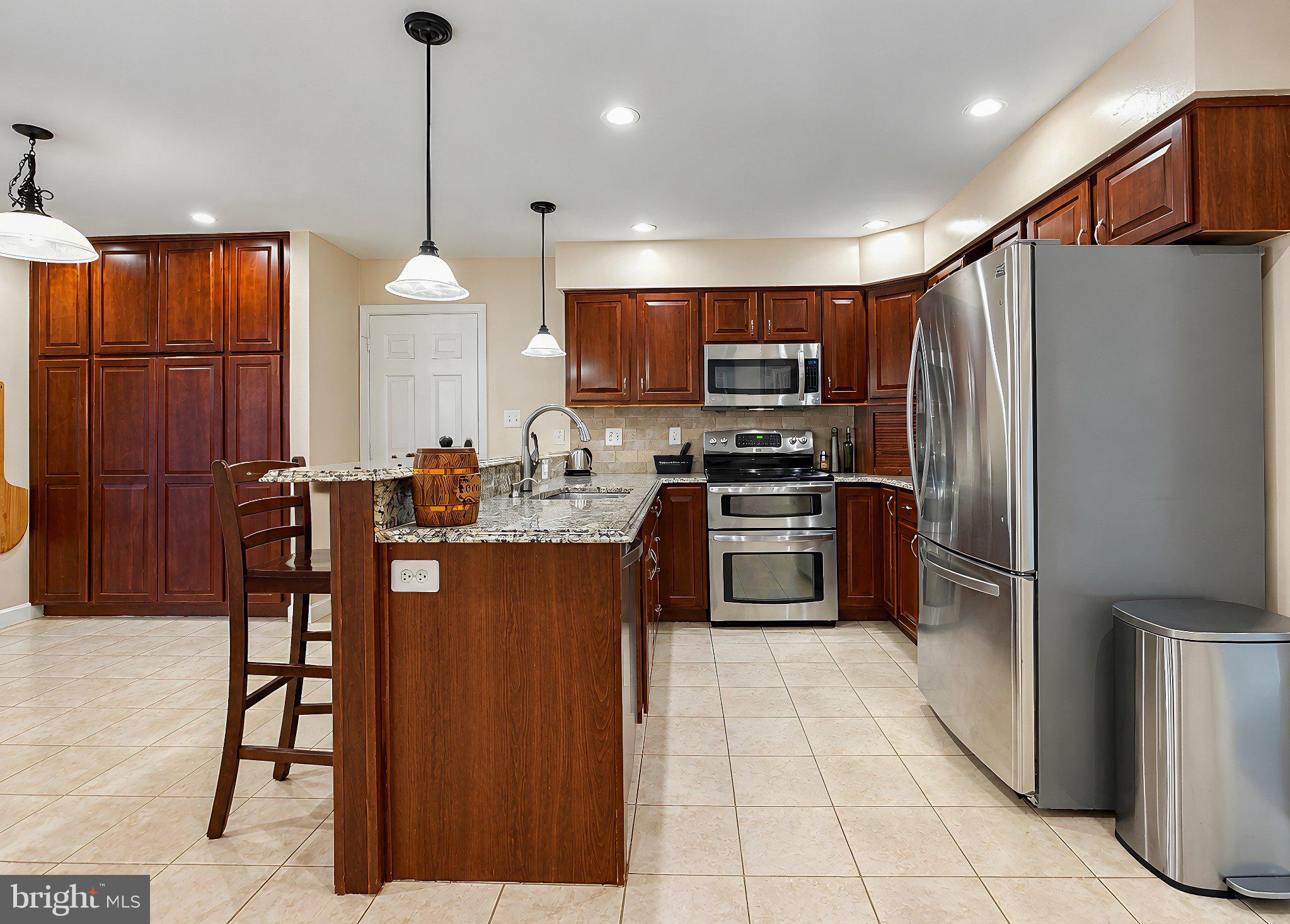 5210 KNIGHTS COURT