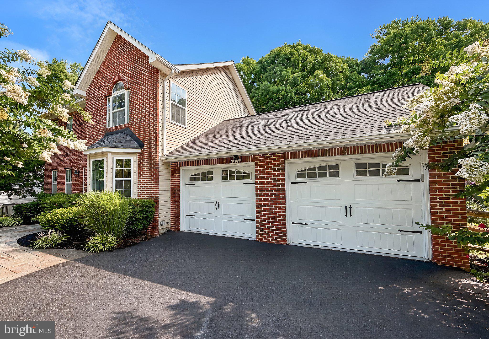 5210 KNIGHTS COURT