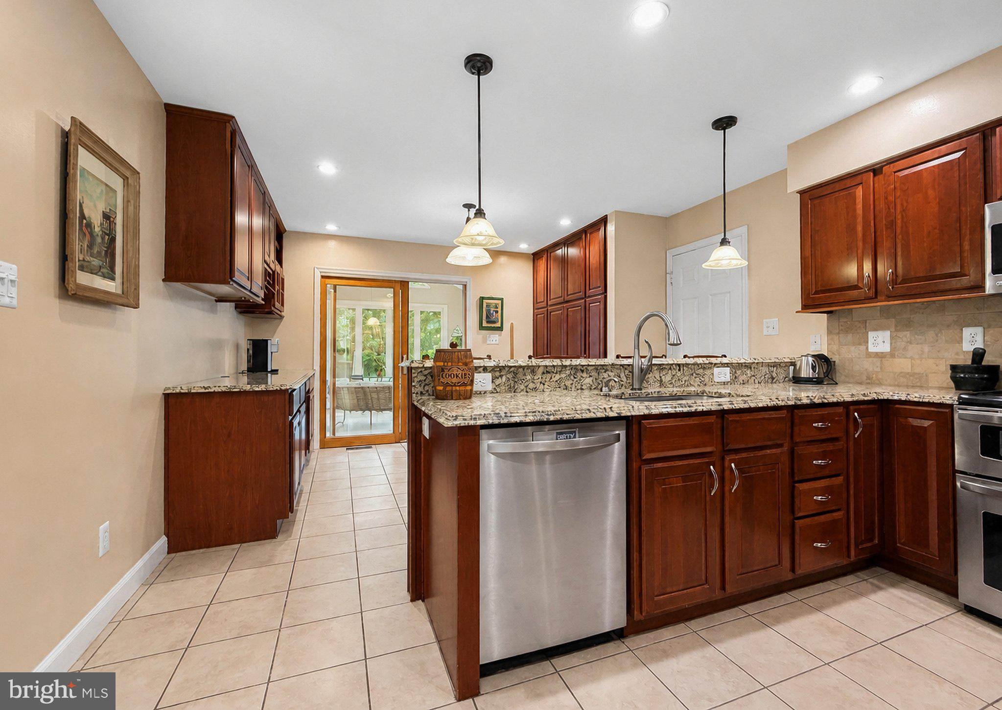 5210 KNIGHTS COURT
