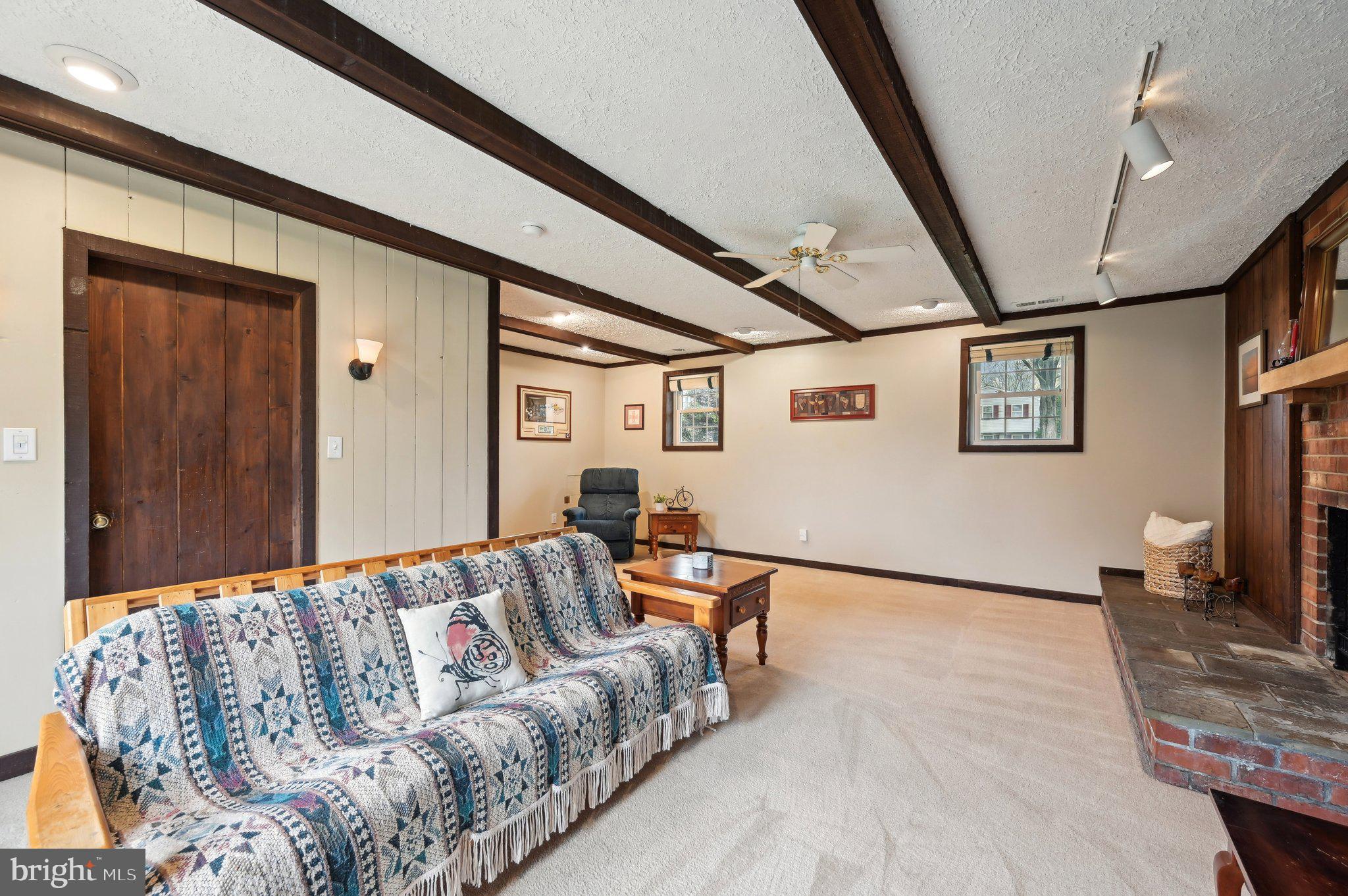 MID COUNTRY VIEW - Residential