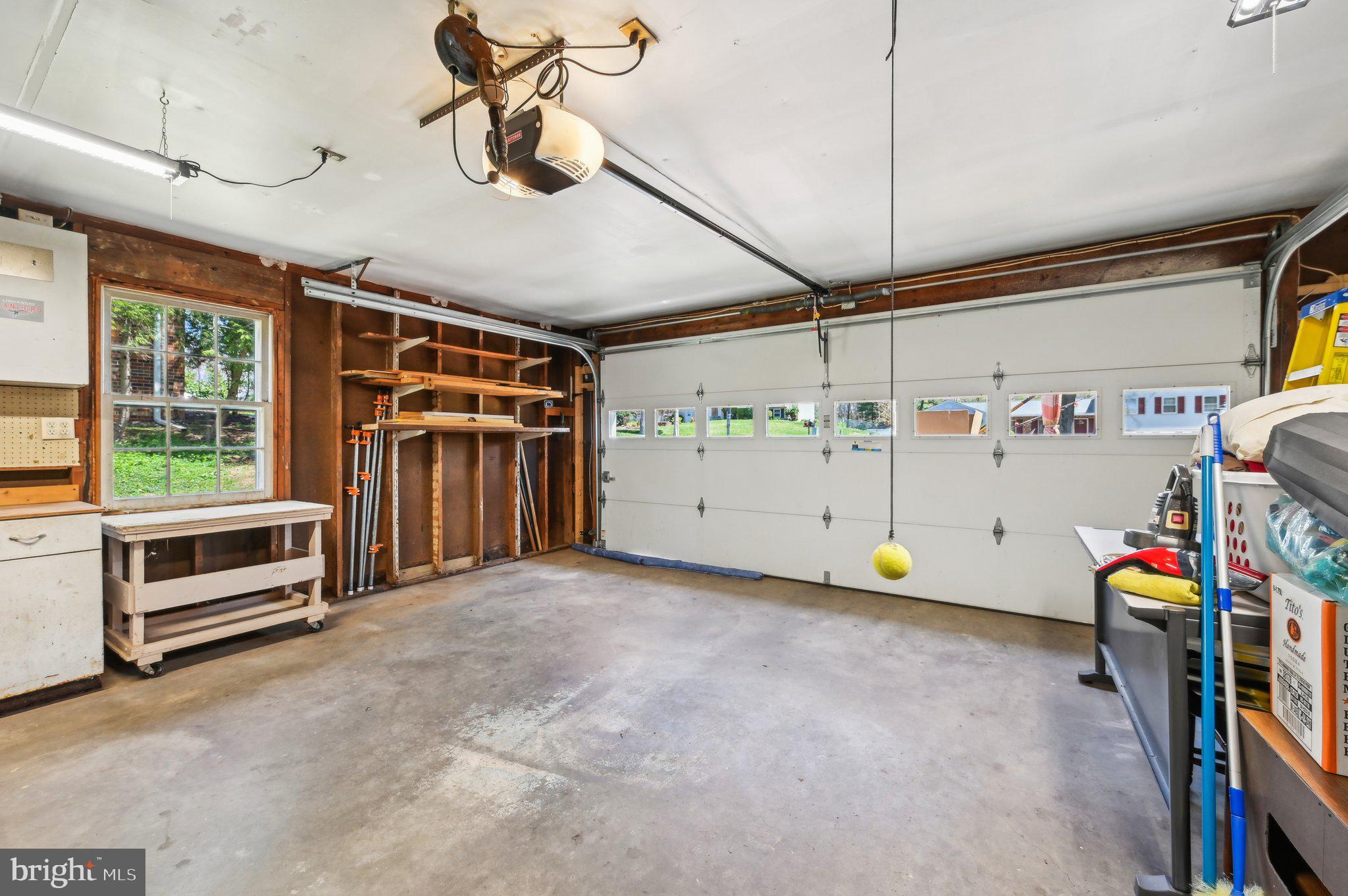 MID COUNTRY VIEW - Residential