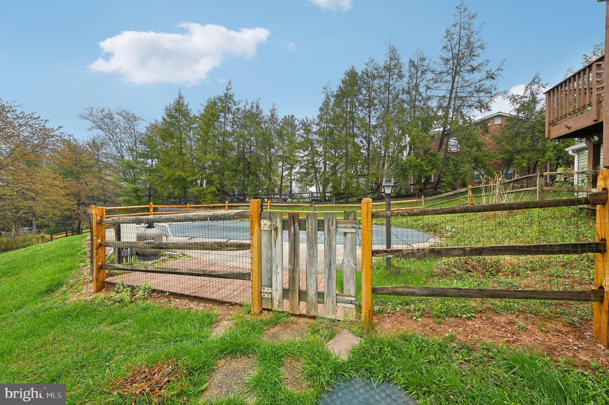 MID COUNTRY VIEW - Residential