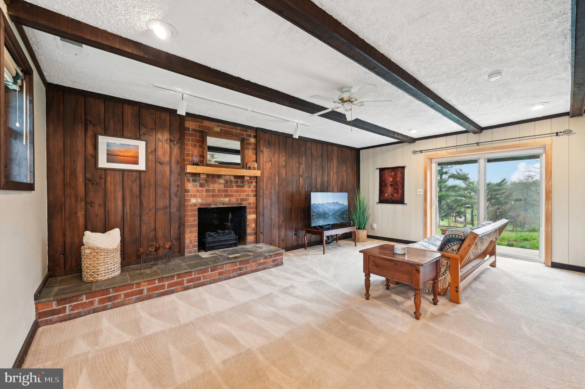 MID COUNTRY VIEW - Residential