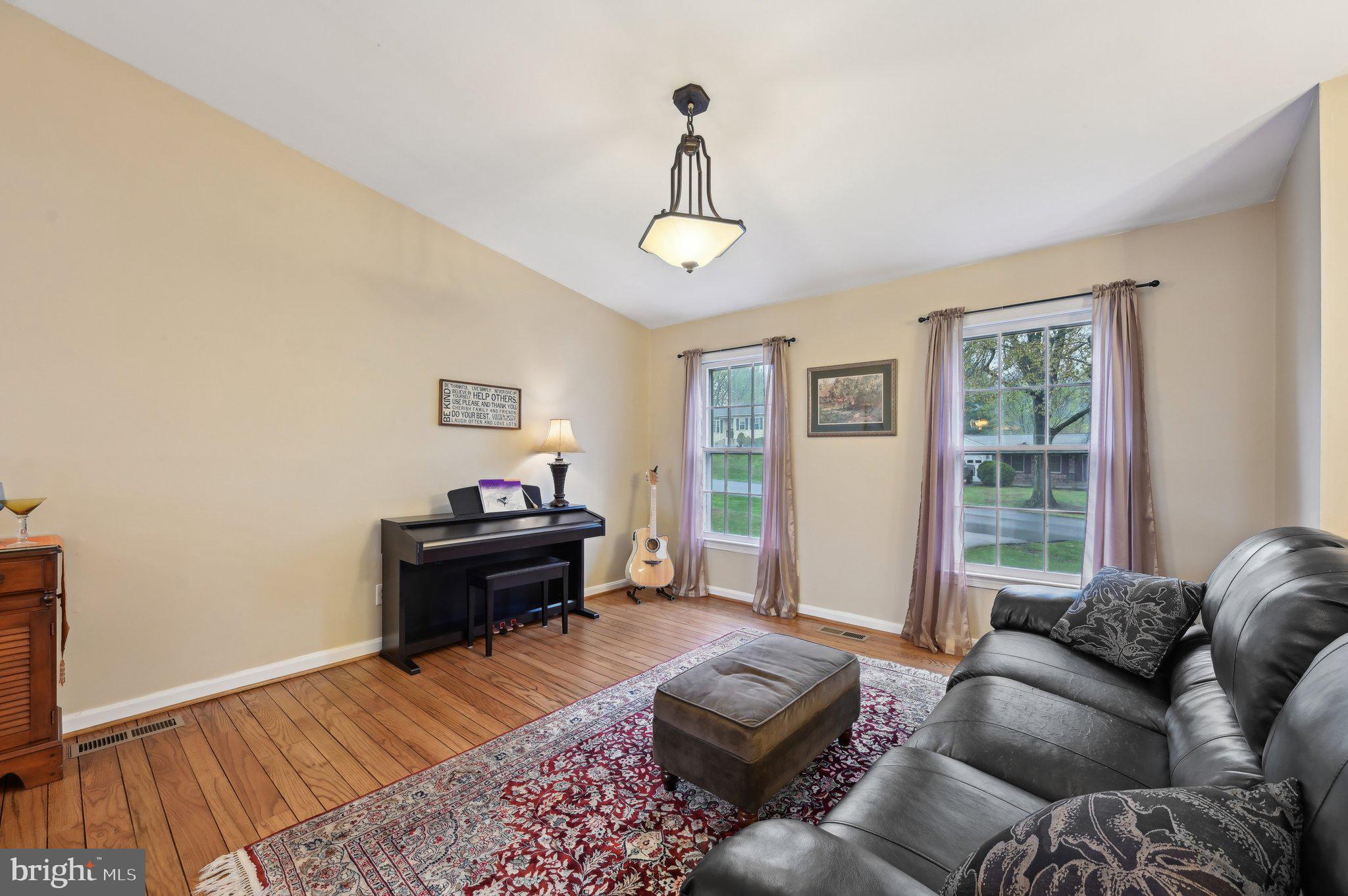 MID COUNTRY VIEW - Residential