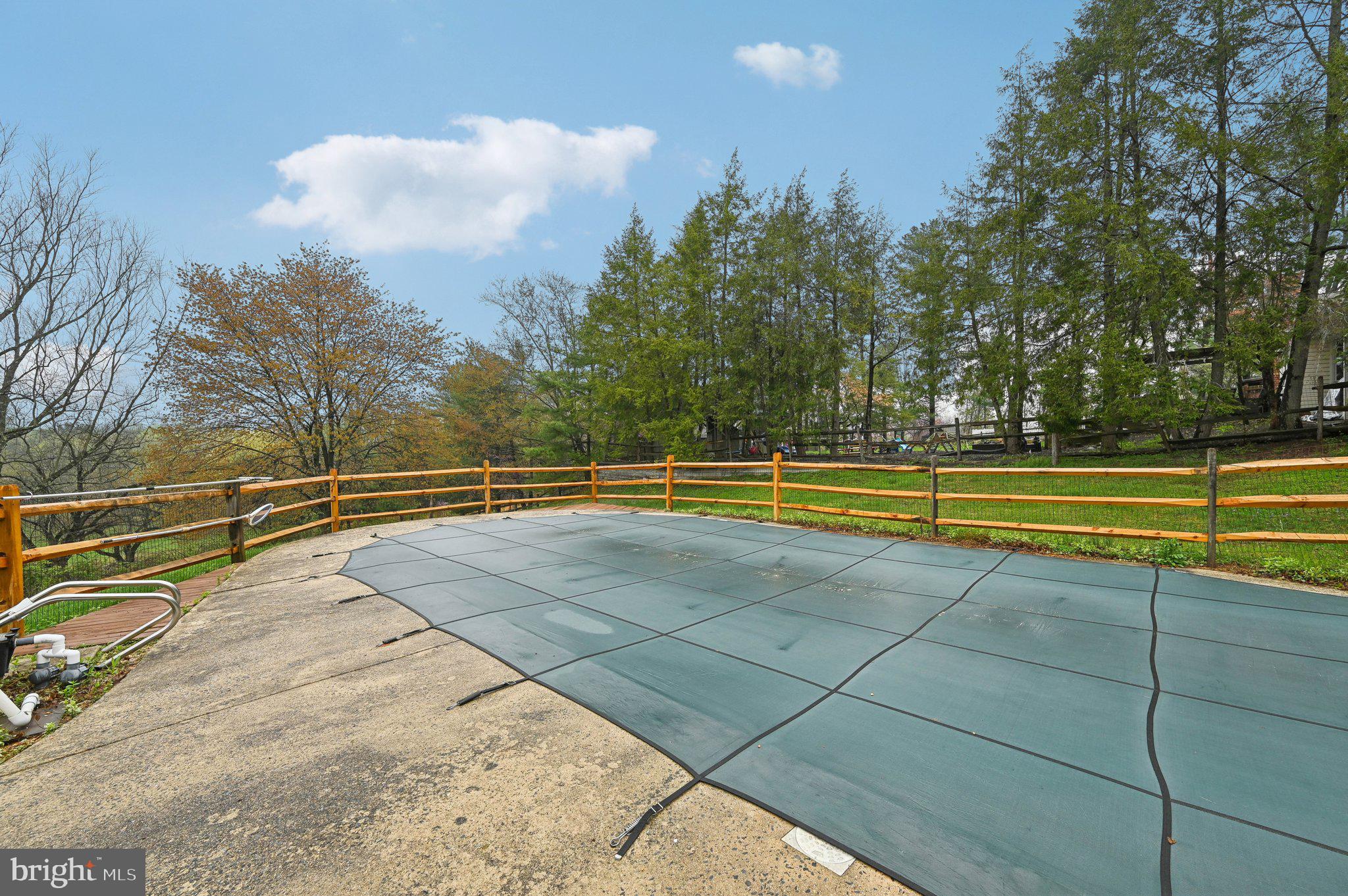 MID COUNTRY VIEW - Residential