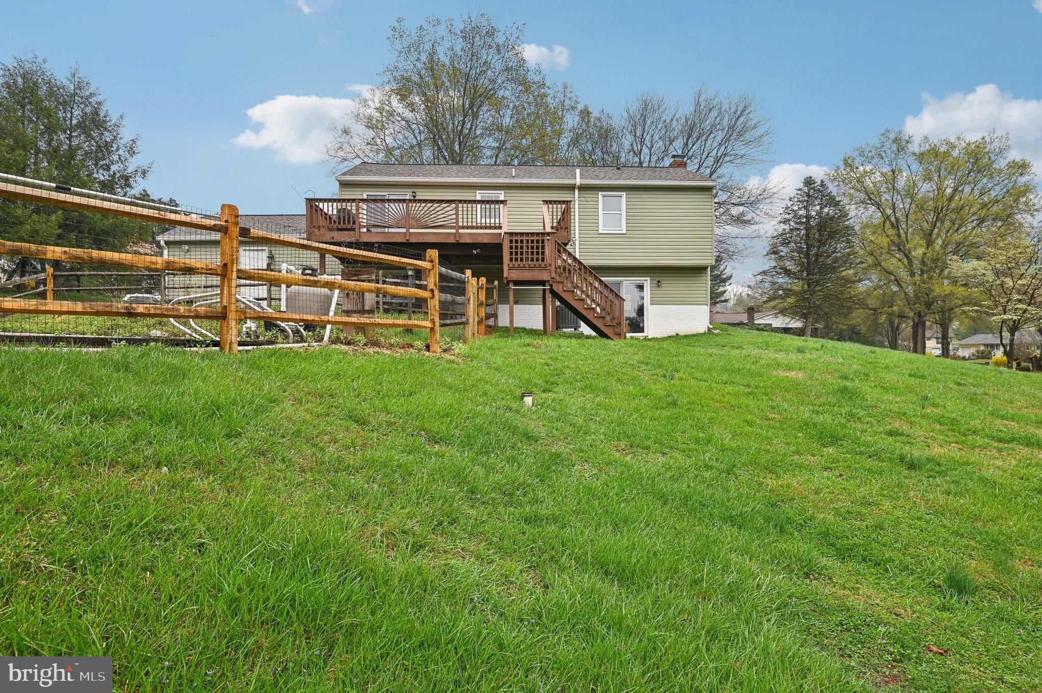 MID COUNTRY VIEW - Residential