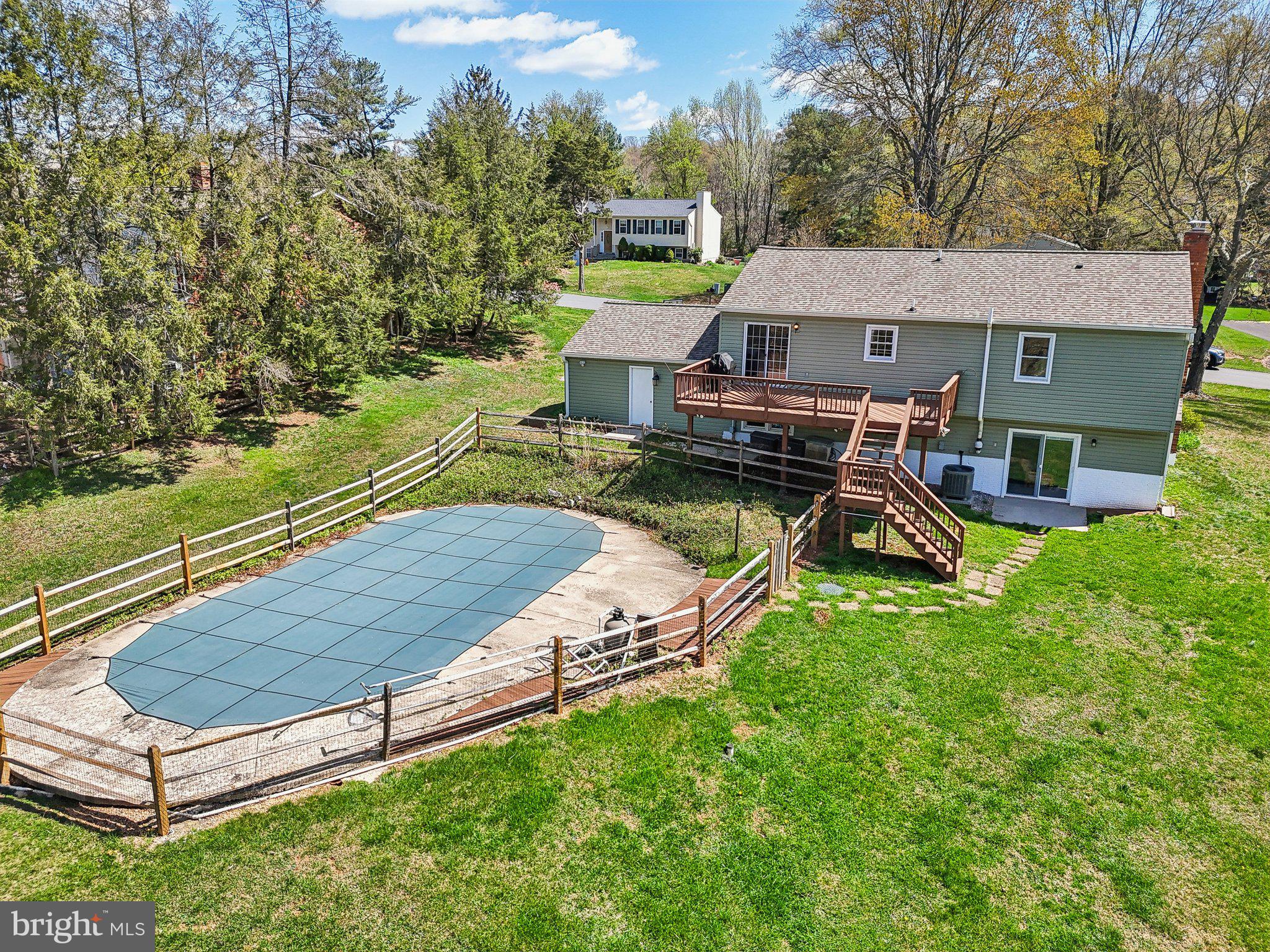 MID COUNTRY VIEW - Residential