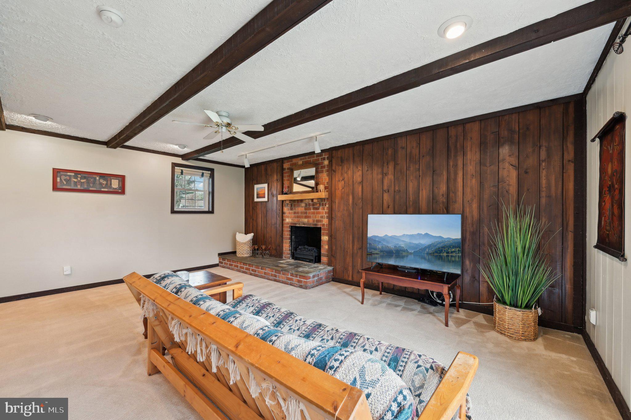 MID COUNTRY VIEW - Residential