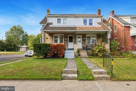 Photo of 130 E Fifth Street, LANSDALE, PA 19446 (MLS # PAMC2157298)