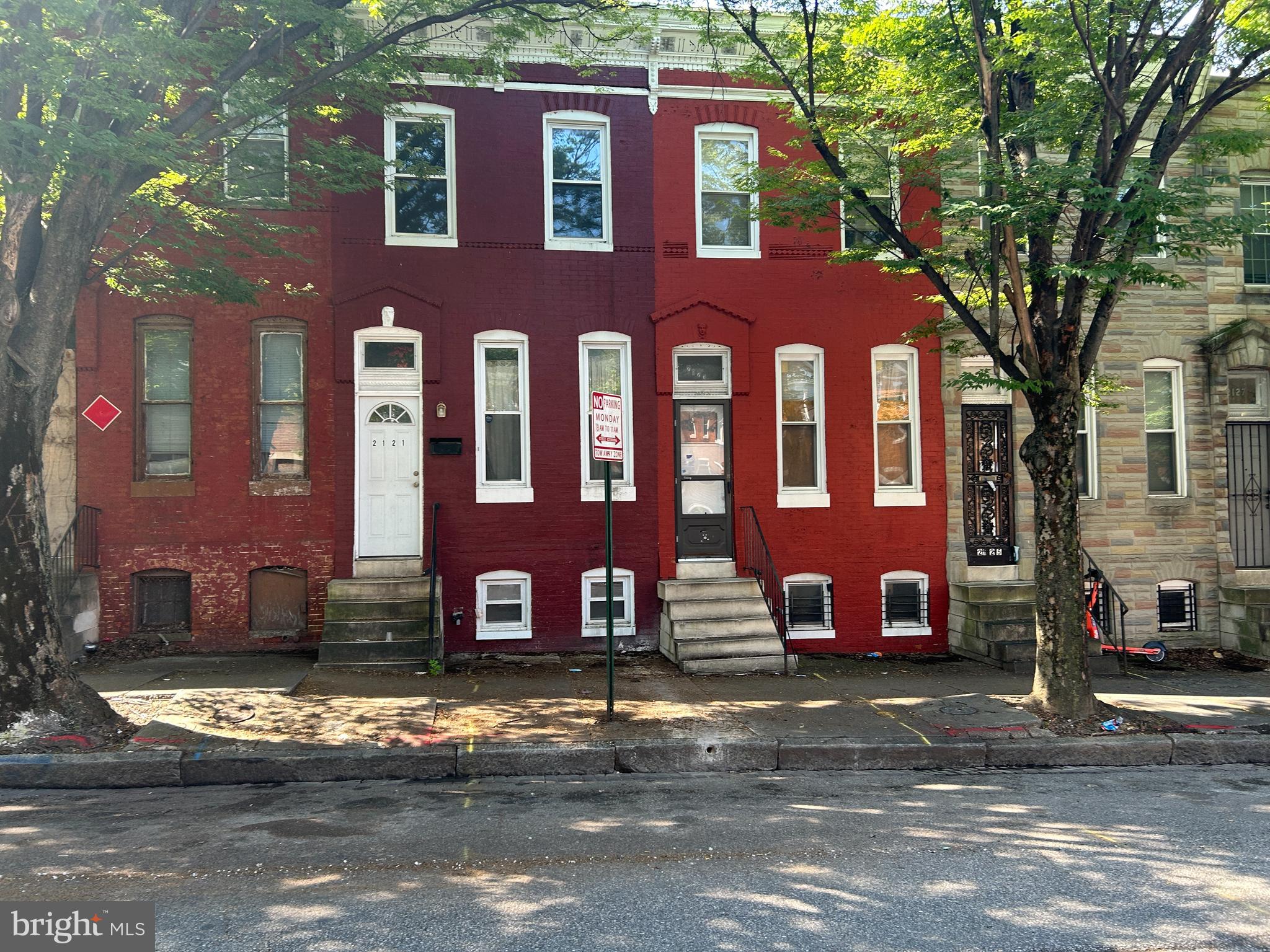 2123 W LEXINGTON STREET