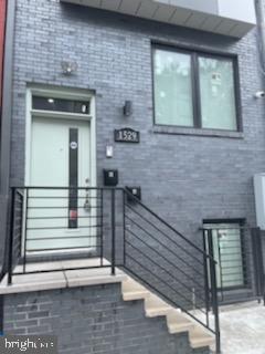 Brand New building! 3 Bedrooms and 3 bathrooms with build in sound system, video cameras intercom. Hard wood floor, granite counter top, beautiful kitchen and all modern futures, one bedroom with a private balcony for enjoyment. quiet street, and a nice roof top to enjoy the outdoor life.