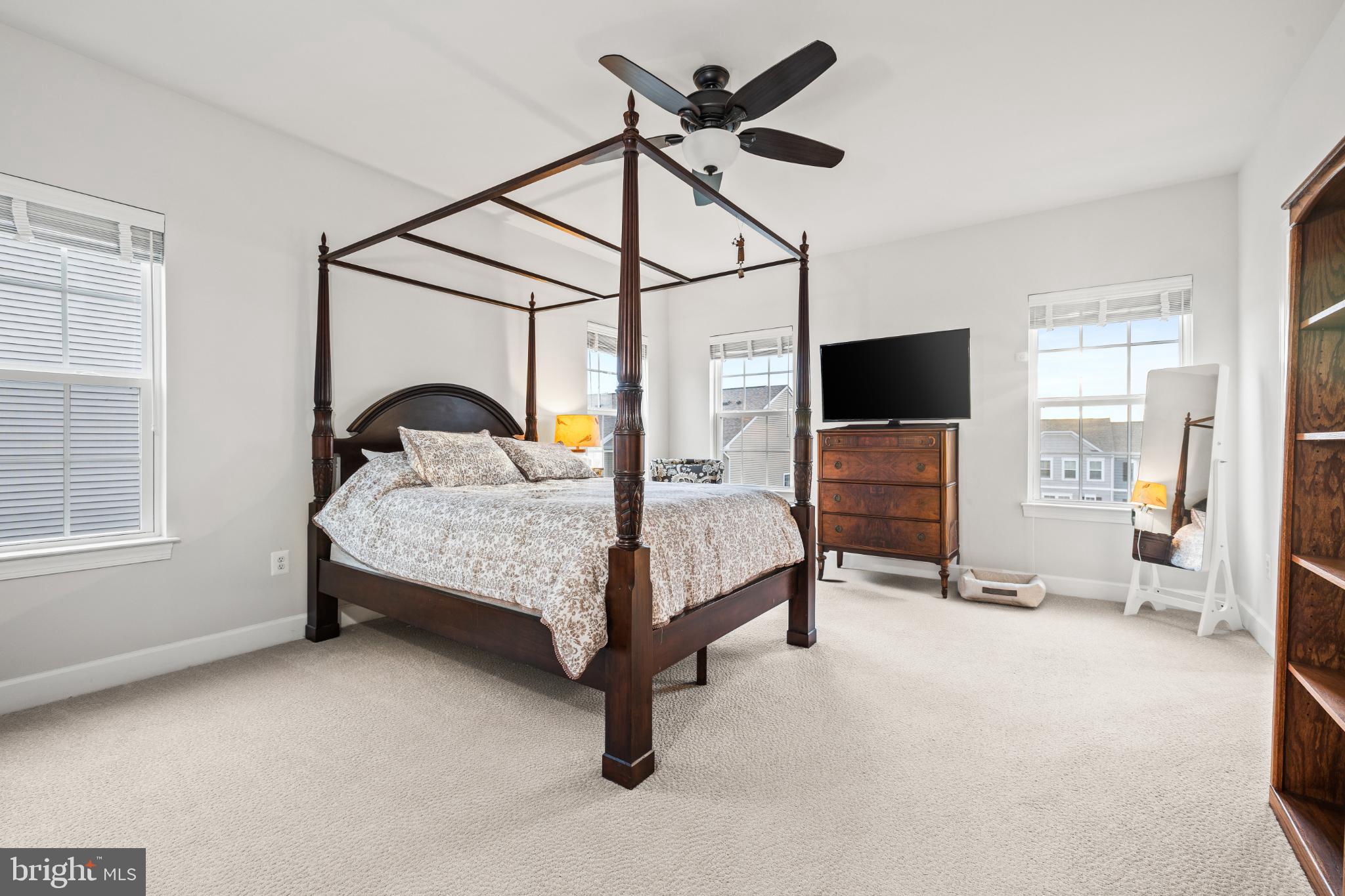 BRADLEY SQUARE - Residential