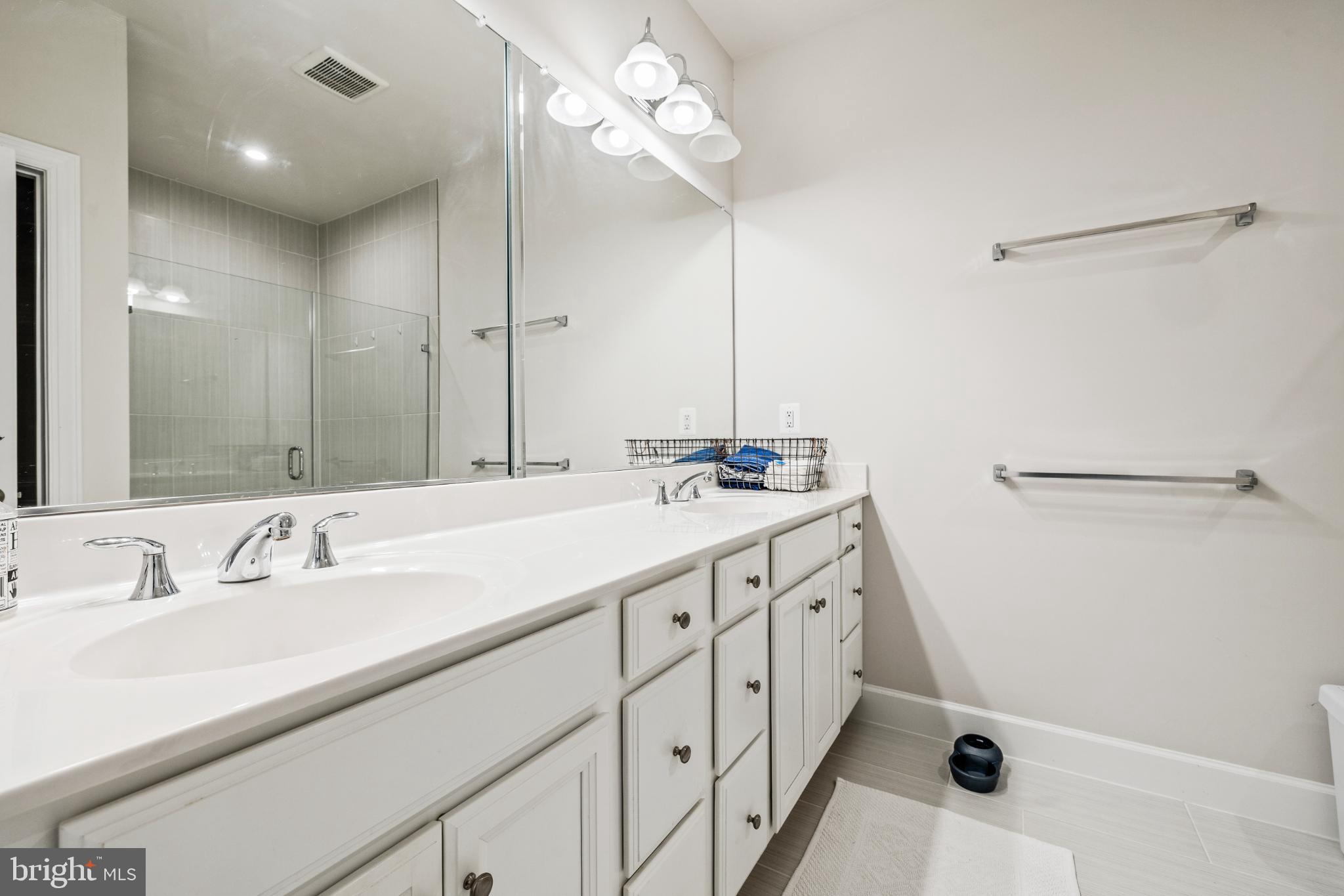 BRADLEY SQUARE - Residential